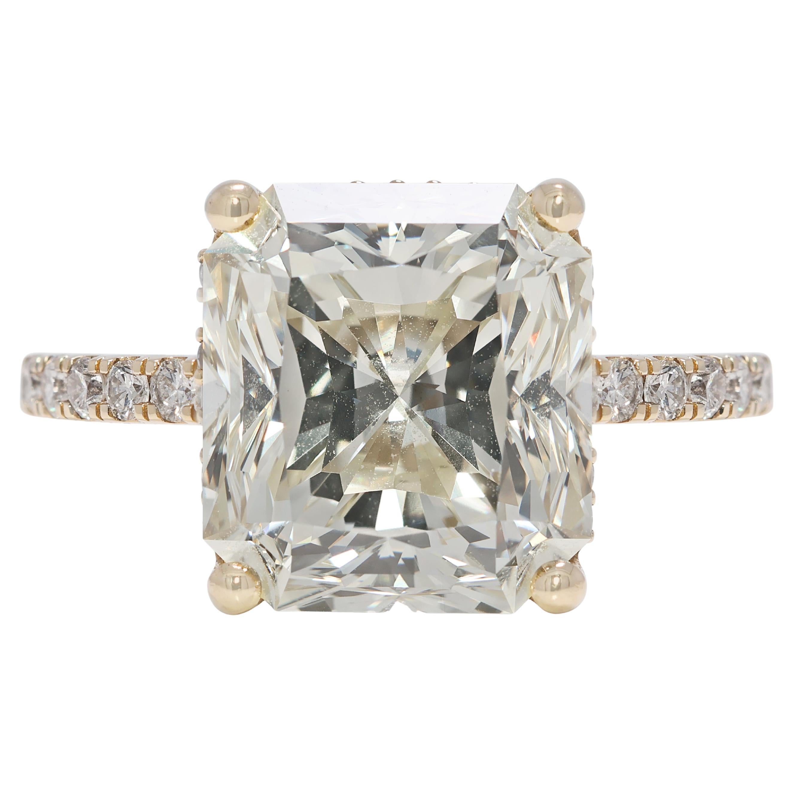 Sofisticato anello con pavé di diamanti da 6,24 carati in oro giallo 18 carati - Certificato GIA