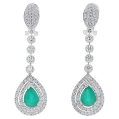 Sofisticados pendientes de gota de esmeralda y diamante natural de 7,12 ct en oro blanco de 18 quilates