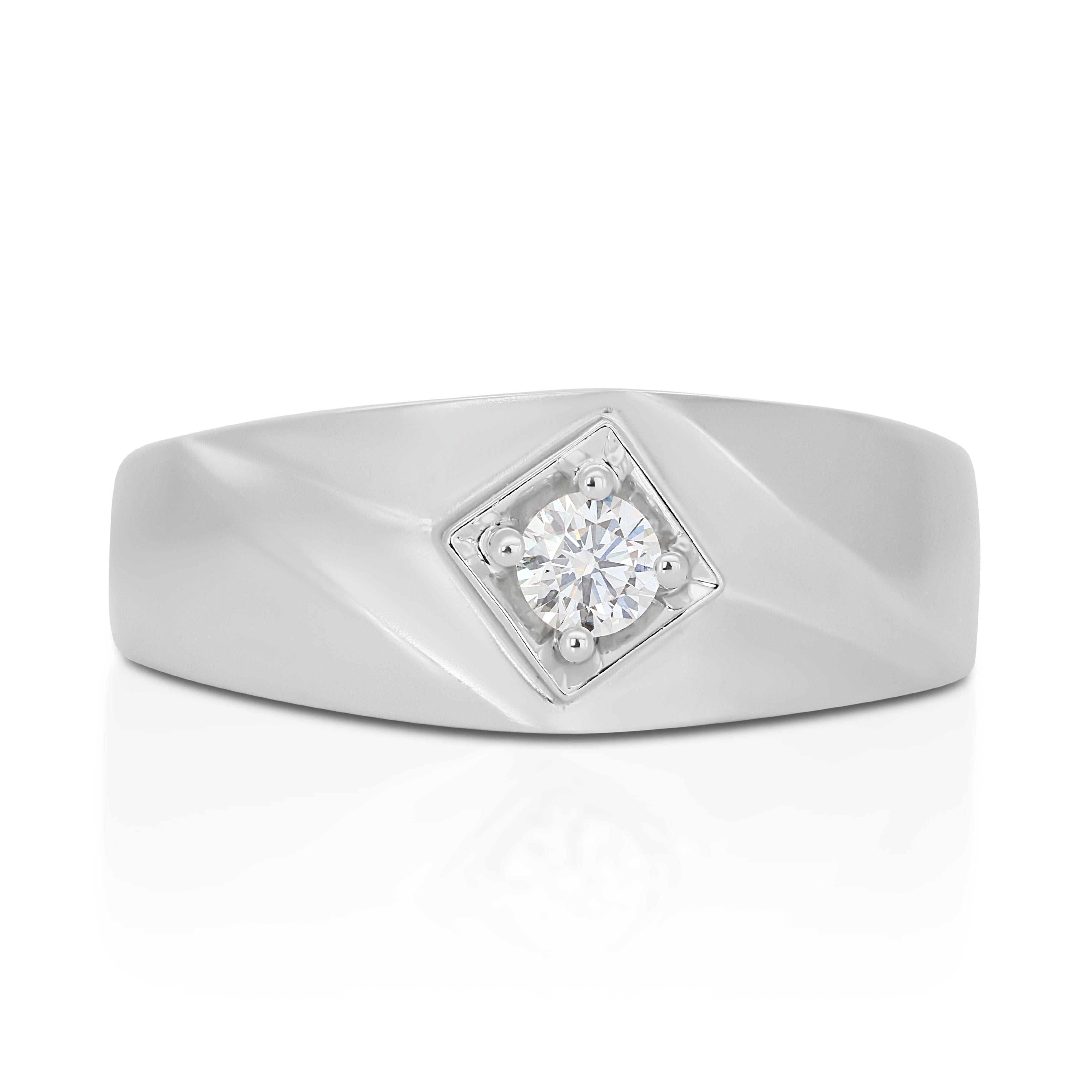 Round Cut Sophisticated 9K White Gold Ring with 0.15ct Natural Diamond For Sale