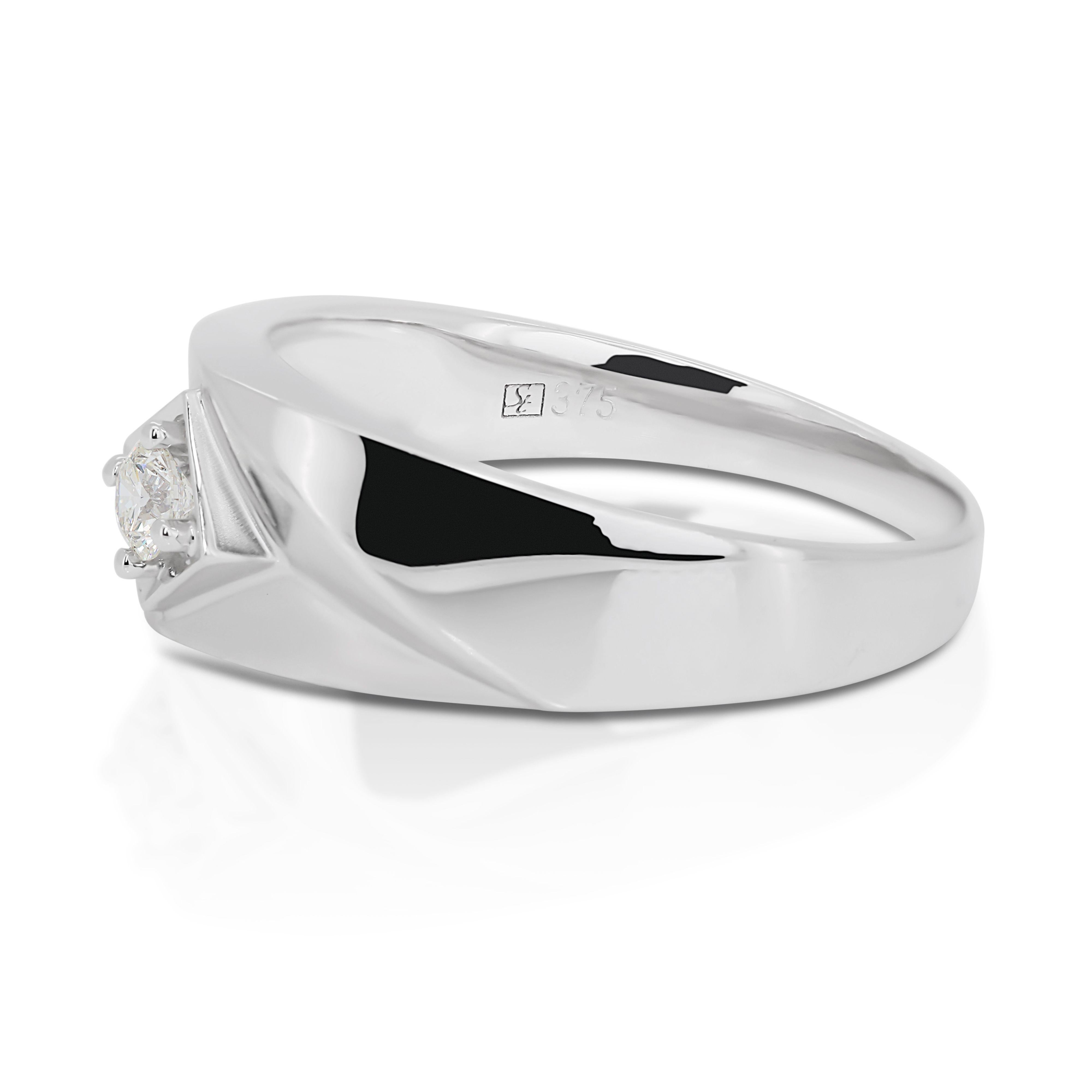 Women's Sophisticated 9K White Gold Ring with 0.15ct Natural Diamond For Sale