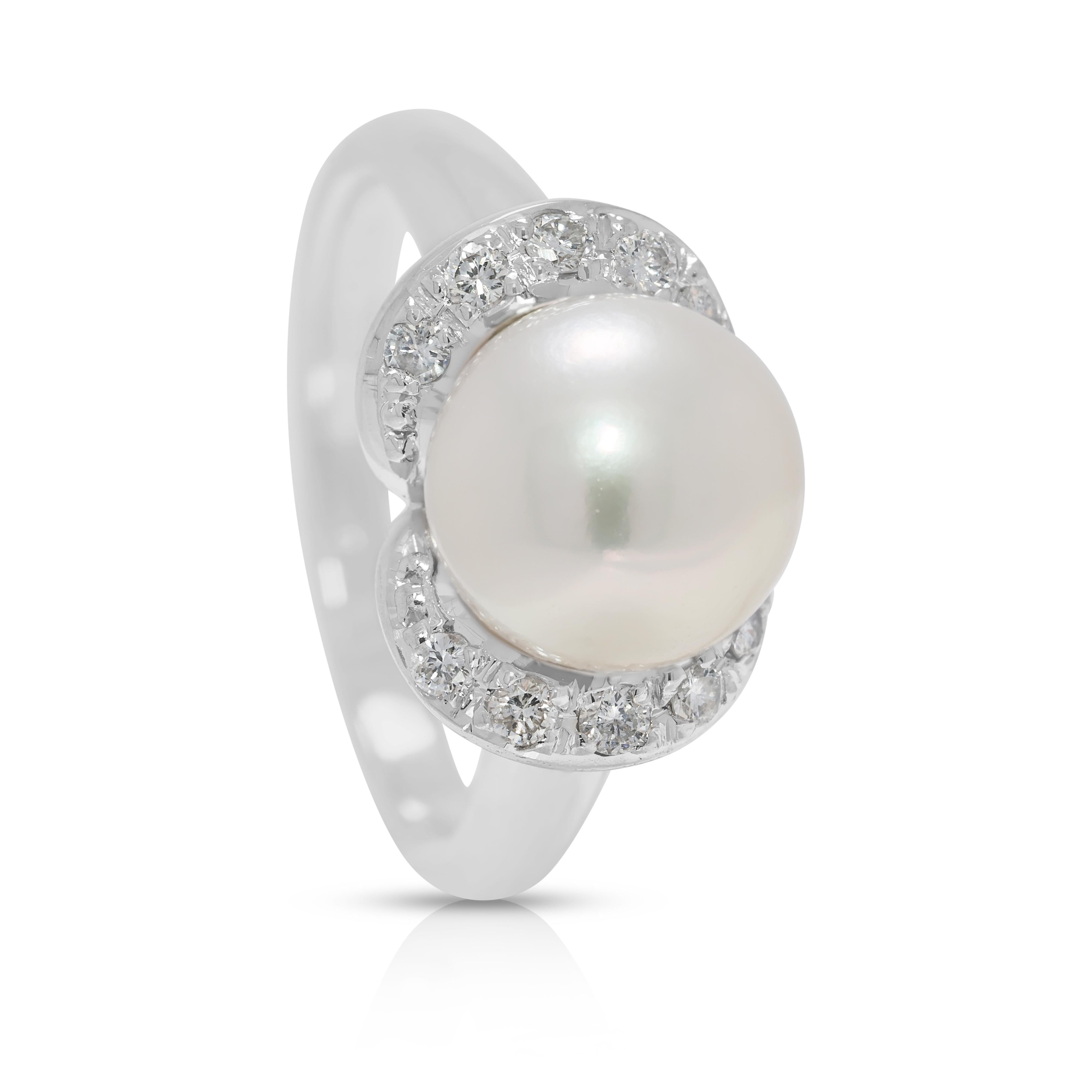 De las mujeres Sofisticado Anillo Halo de Perla Akoya y Diamante Natural de 0,18 ct en Platino en venta