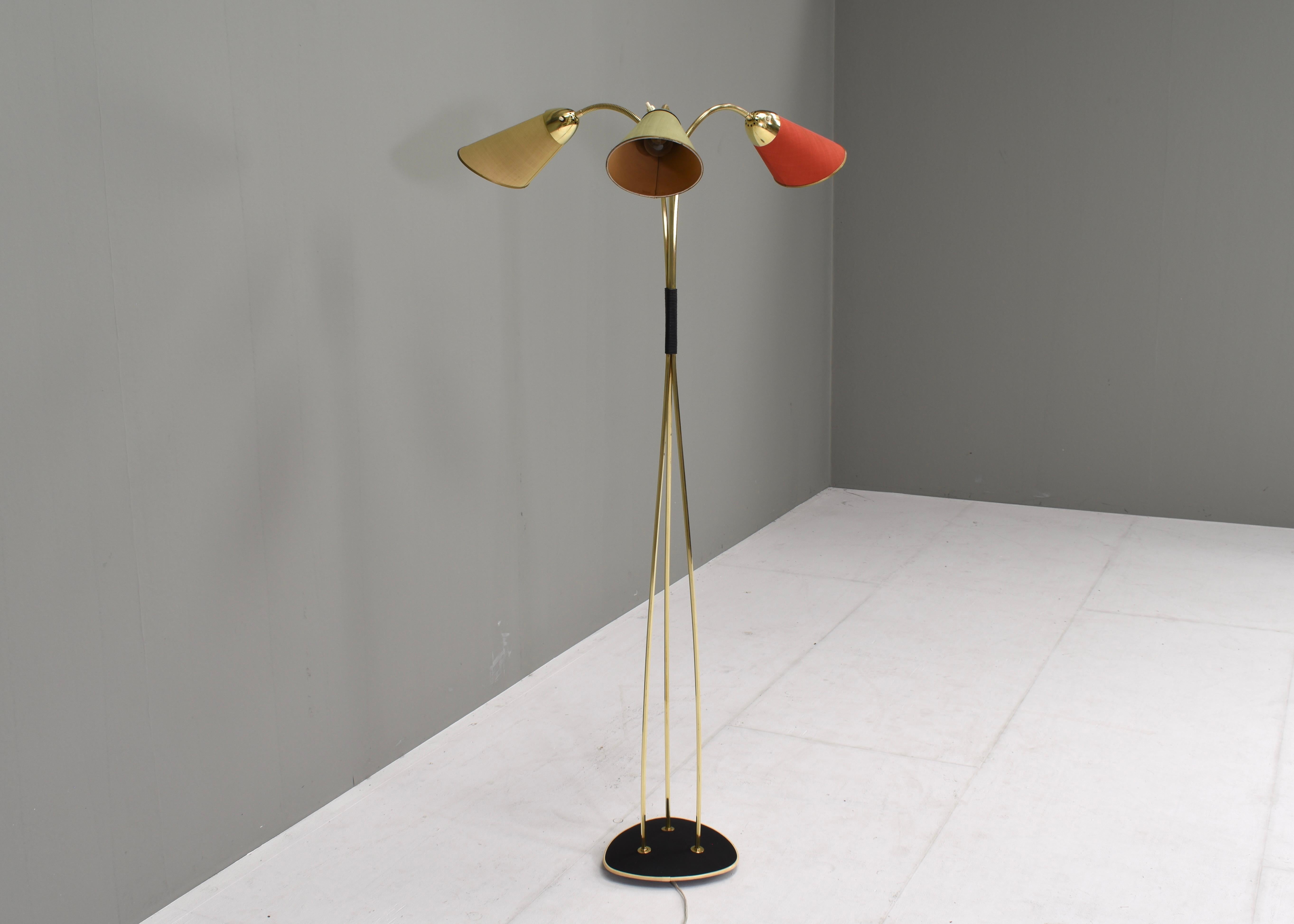 Sophisticated and Elegant Brass Triennale Floor Lamp Italy, circa 1950 For Sale 11