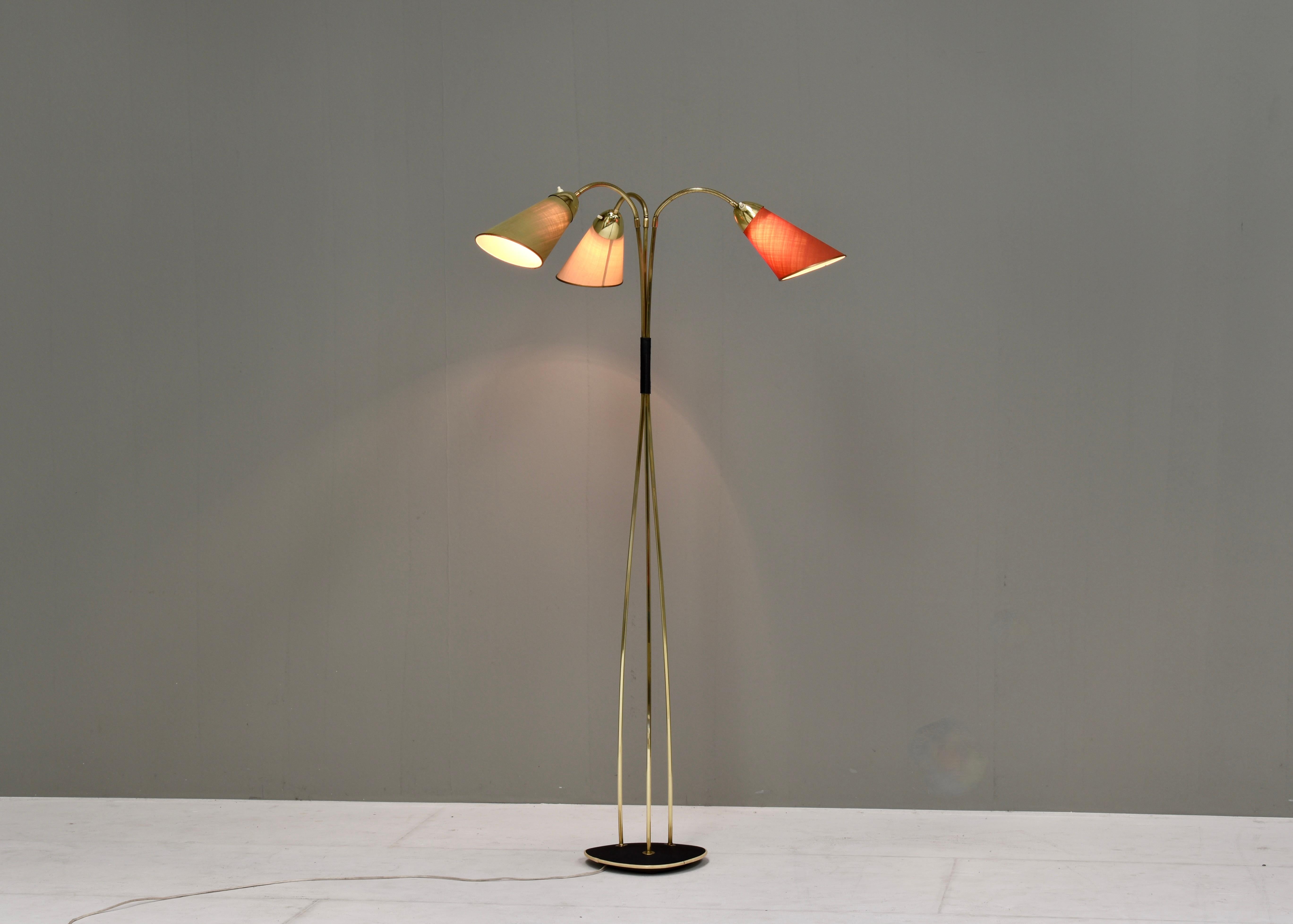 Mid-Century Modern Sophisticated and Elegant Brass Triennale Floor Lamp Italy, circa 1950 For Sale
