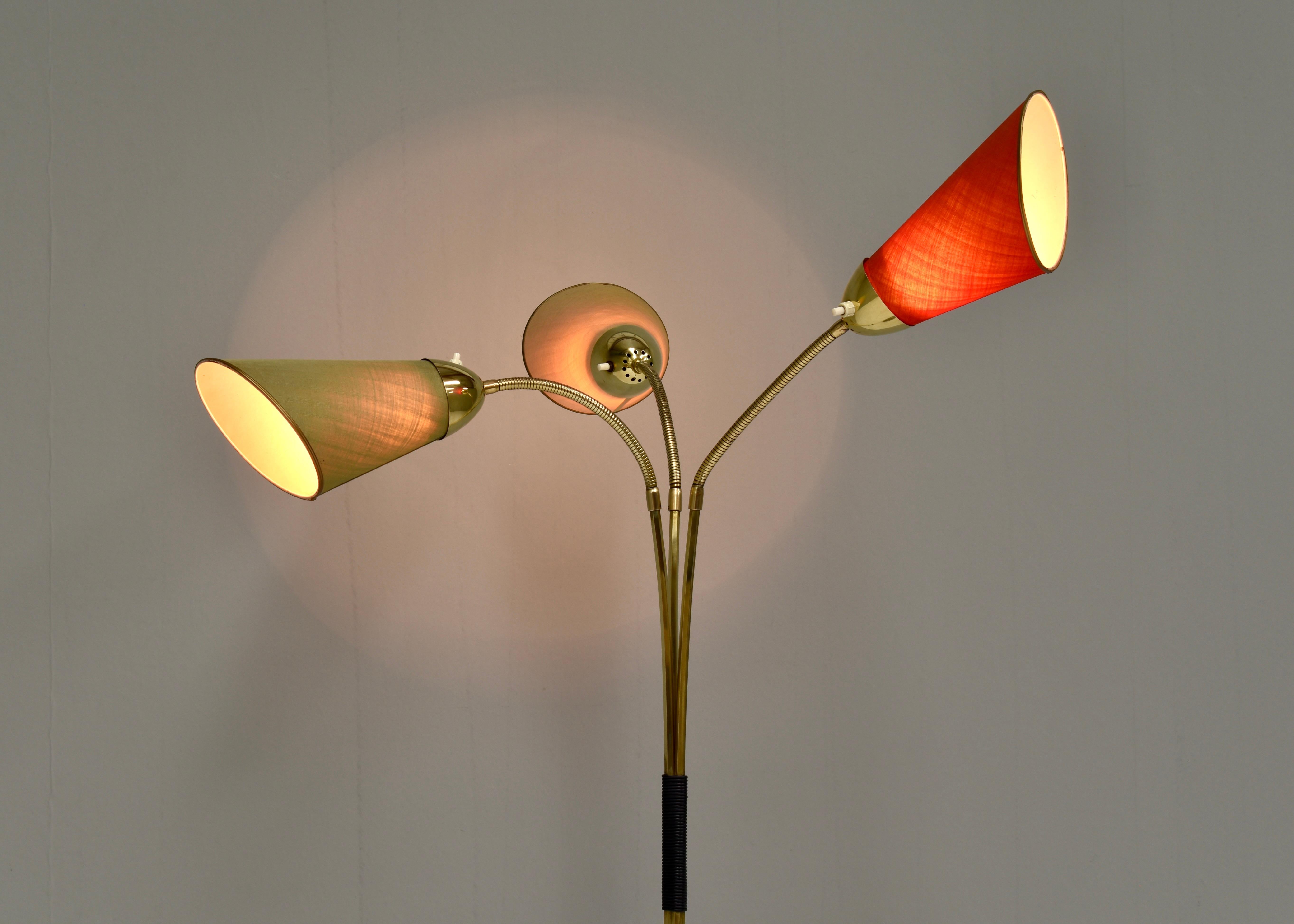 Mid-20th Century Sophisticated and Elegant Brass Triennale Floor Lamp Italy, circa 1950 For Sale