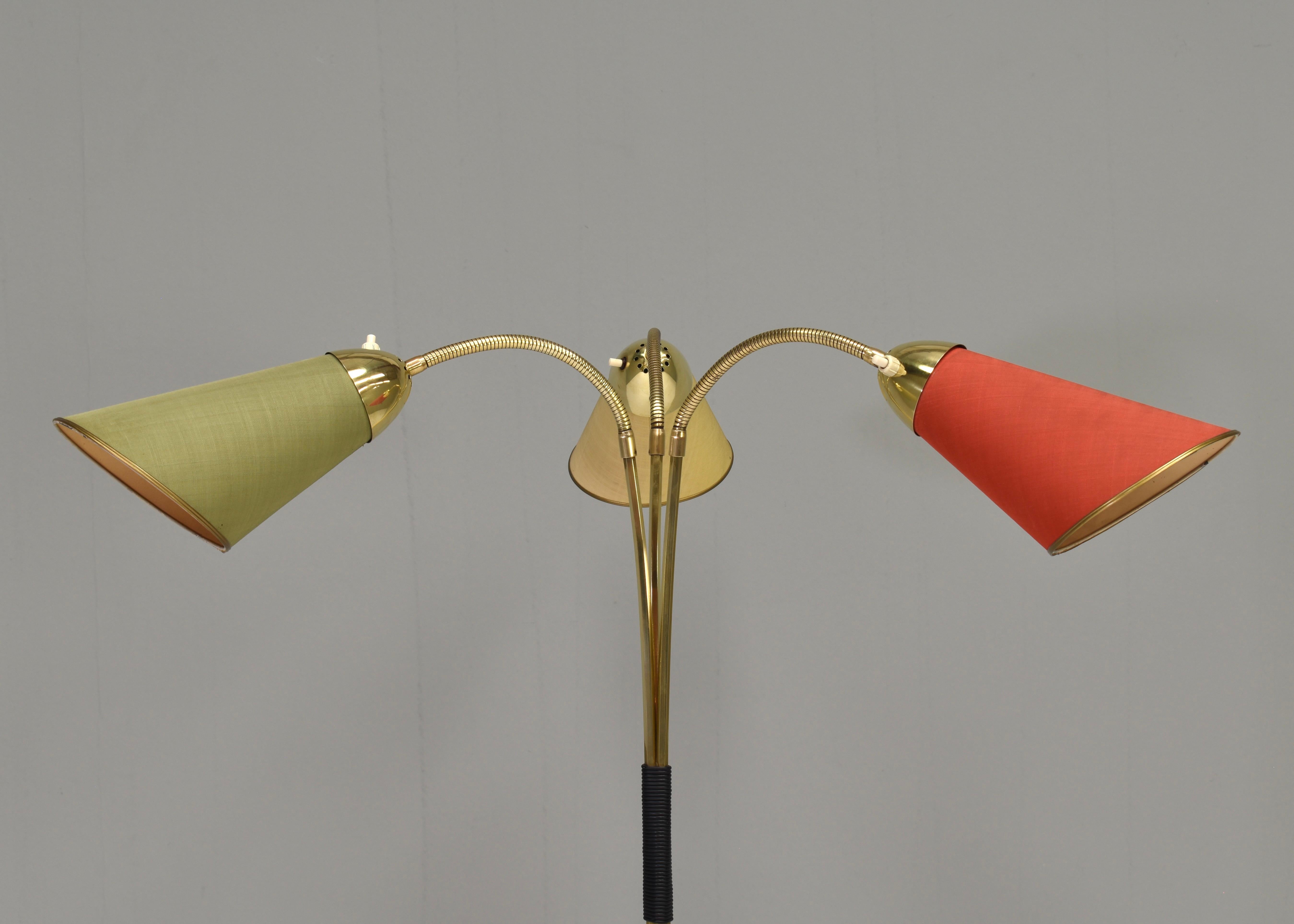 Sophisticated and Elegant Brass Triennale Floor Lamp Italy, circa 1950 For Sale 3