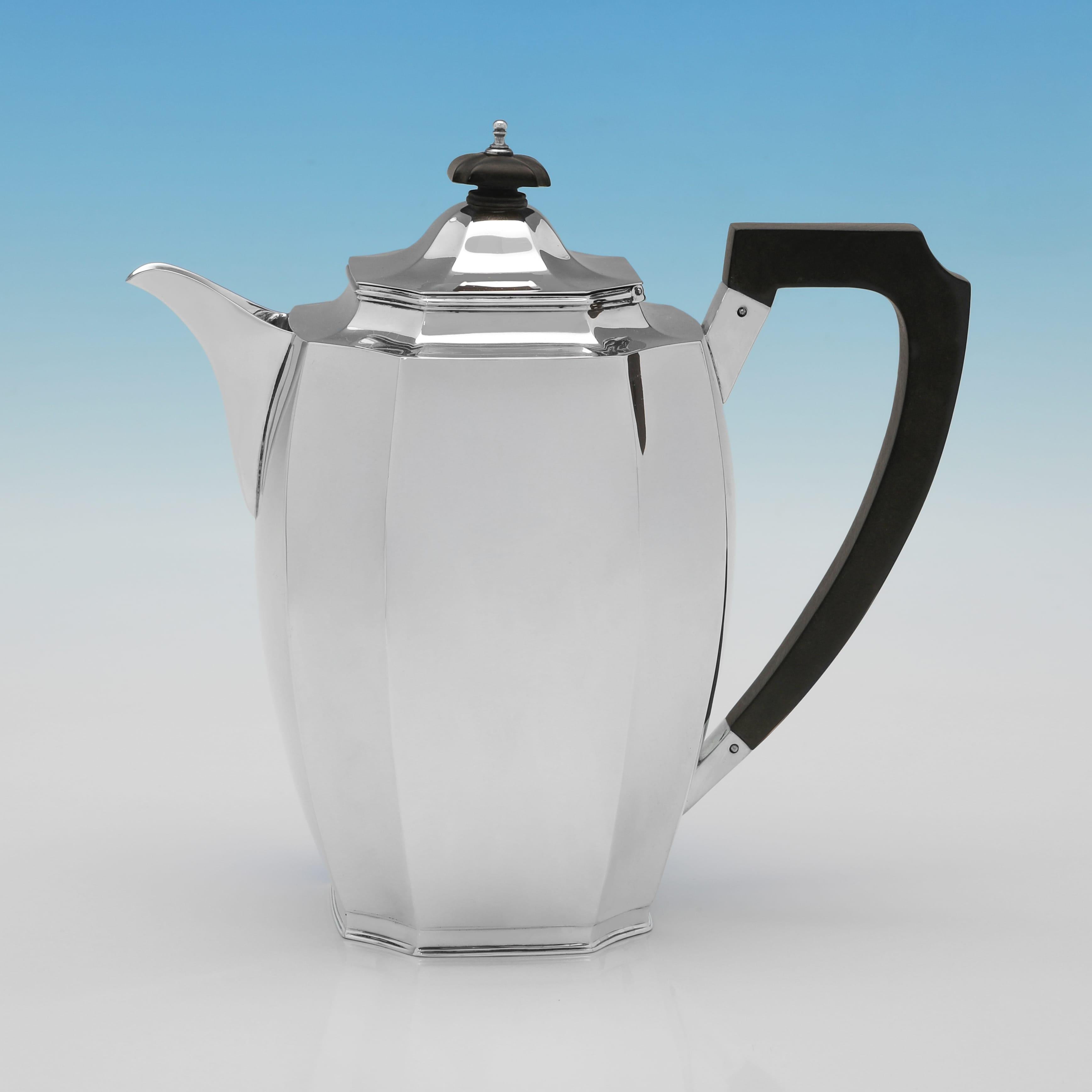 Sophisticated Art Deco Sterling Silver Tea Set by C.S. Harris, 1930 In Good Condition For Sale In London, London