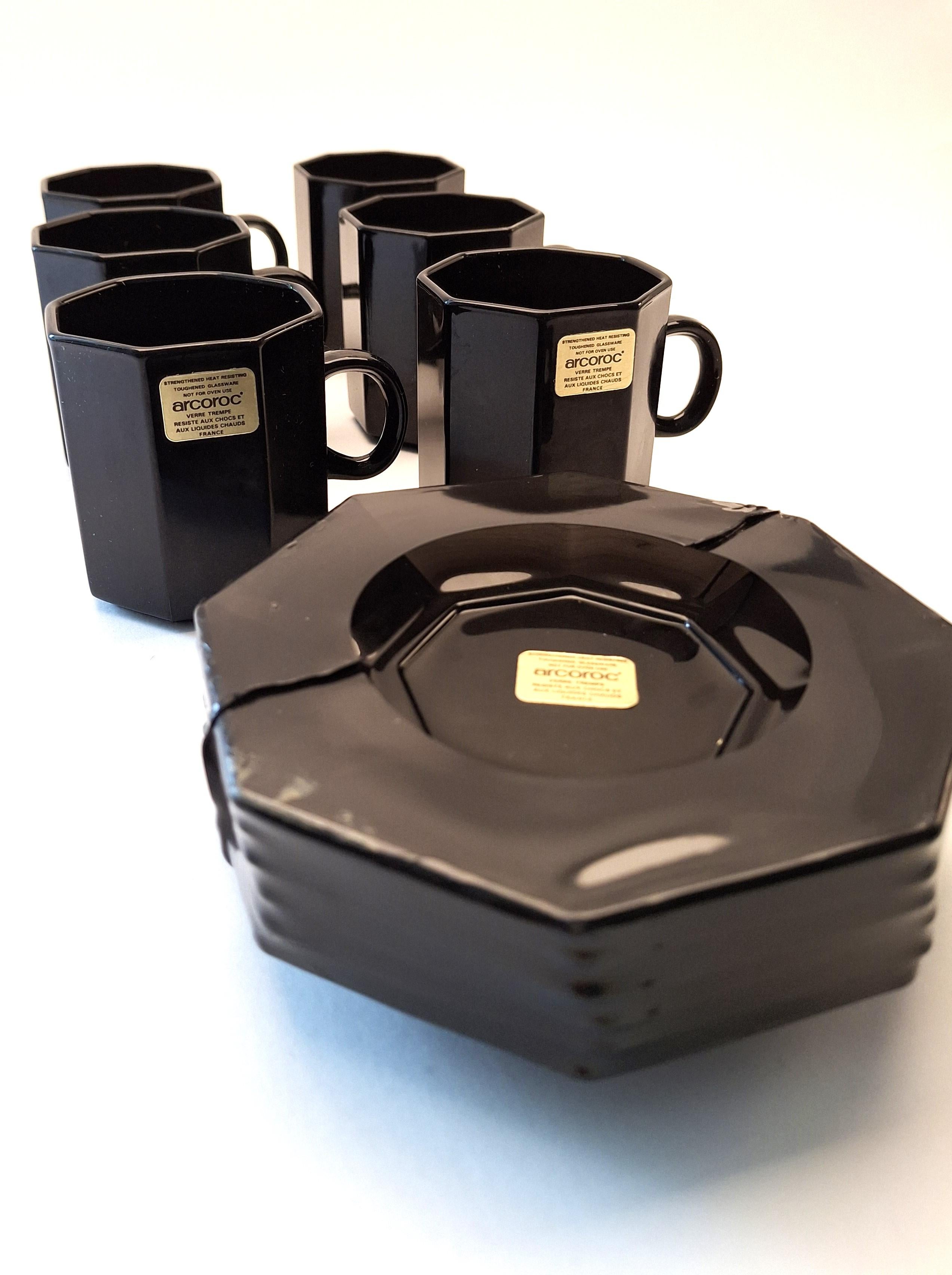 Vetro Sofisticato set da caffè nero - 6 tazze e piattini (anni '70) in vendita
