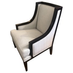 Fauteuil club sophistiqué en laque noire et chevrons