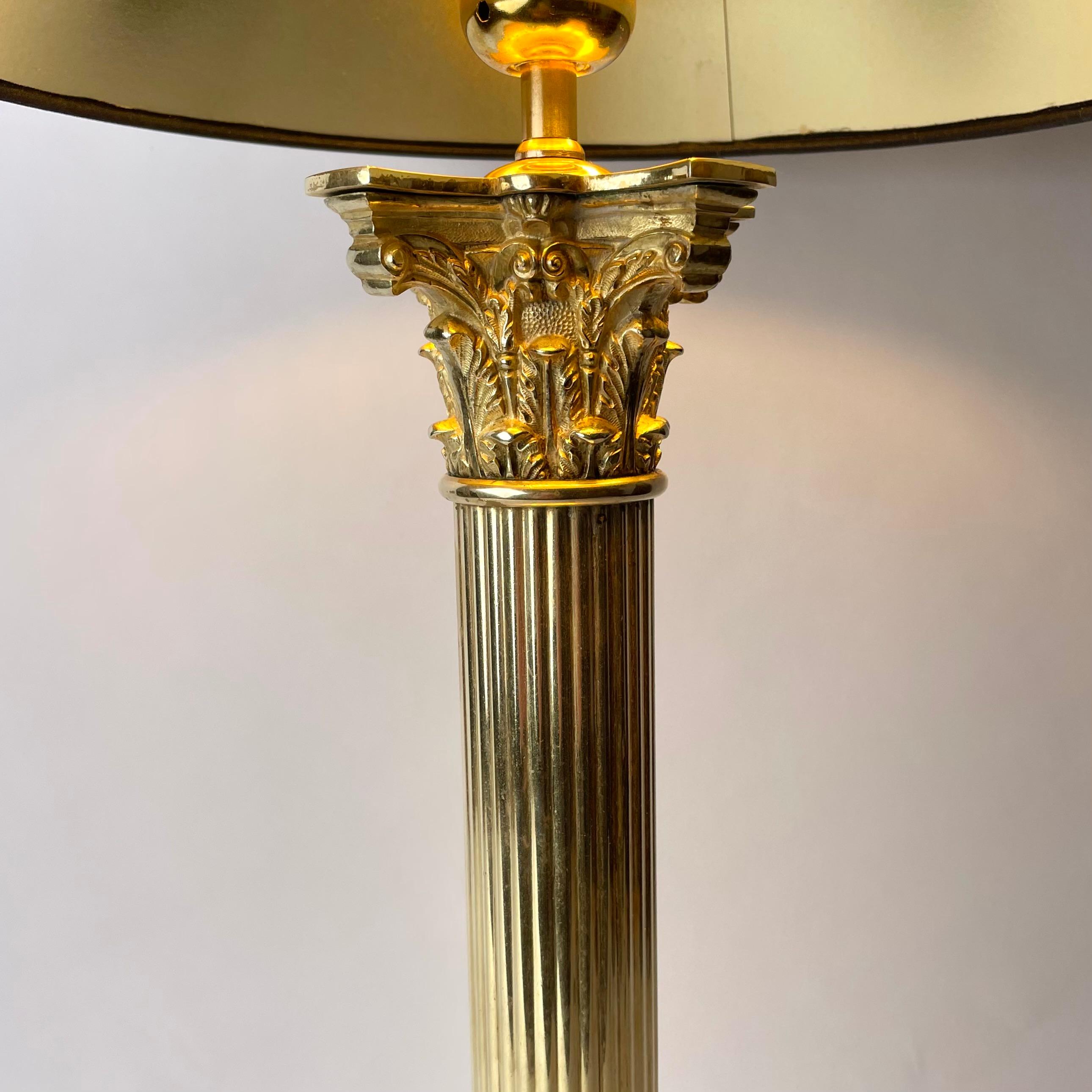Anspruchsvolle Messing-Tischlampe mit Classic-Säule, Ende 19. Jahrhundert im Angebot 1