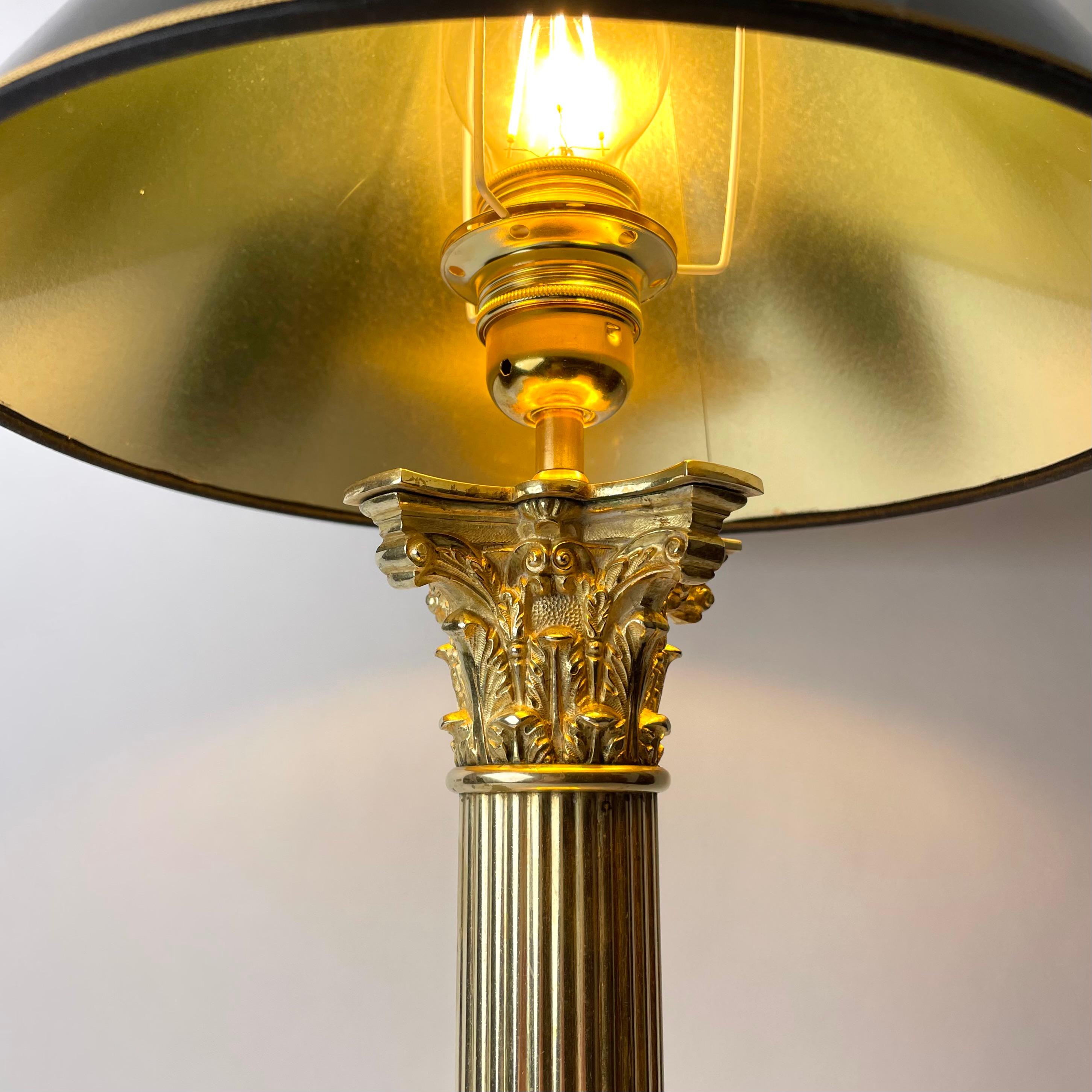 Anspruchsvolle Messing-Tischlampe mit Classic-Säule, Ende 19. Jahrhundert im Angebot 2
