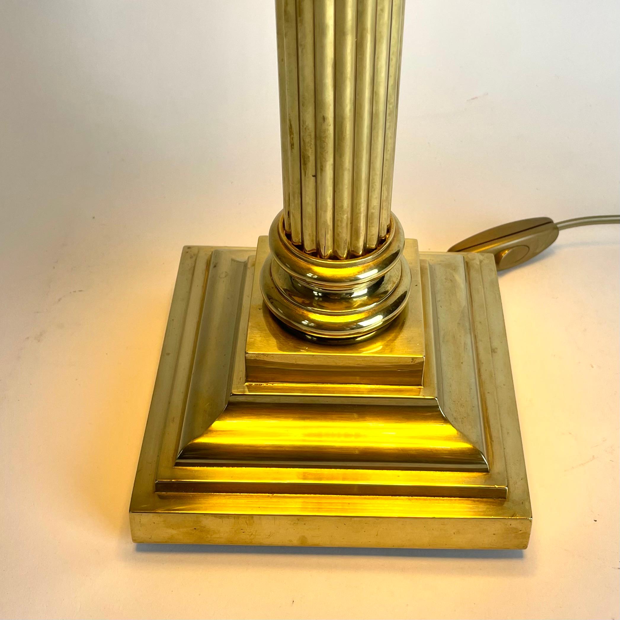Sophisticated Brass Table Lamp with Classic column, late 19th Century For Sale 2