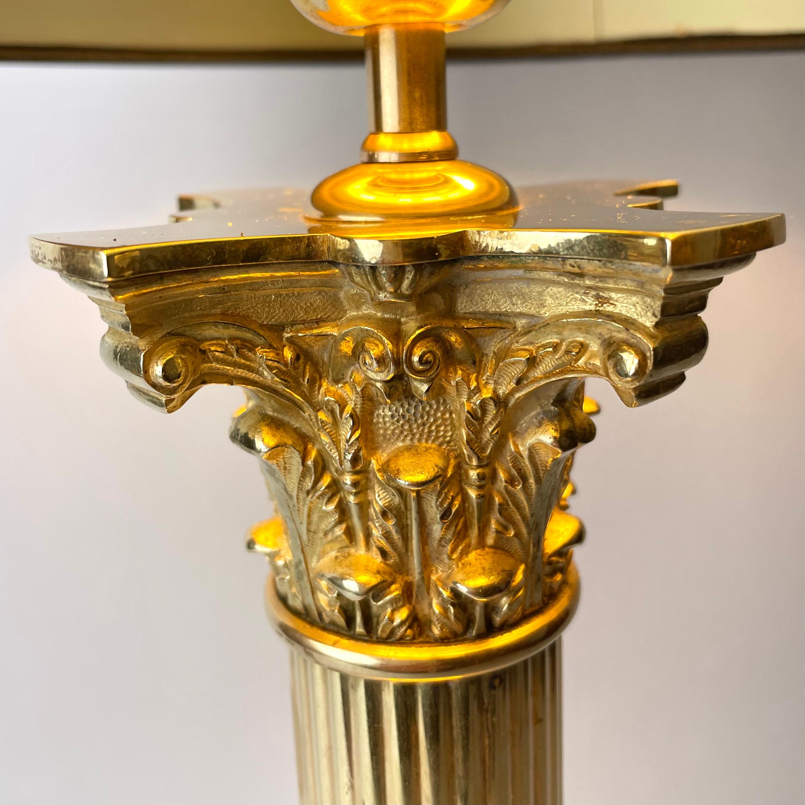 Anspruchsvolle Messing-Tischlampe mit Classic-Säule, Ende 19. Jahrhundert im Angebot 3
