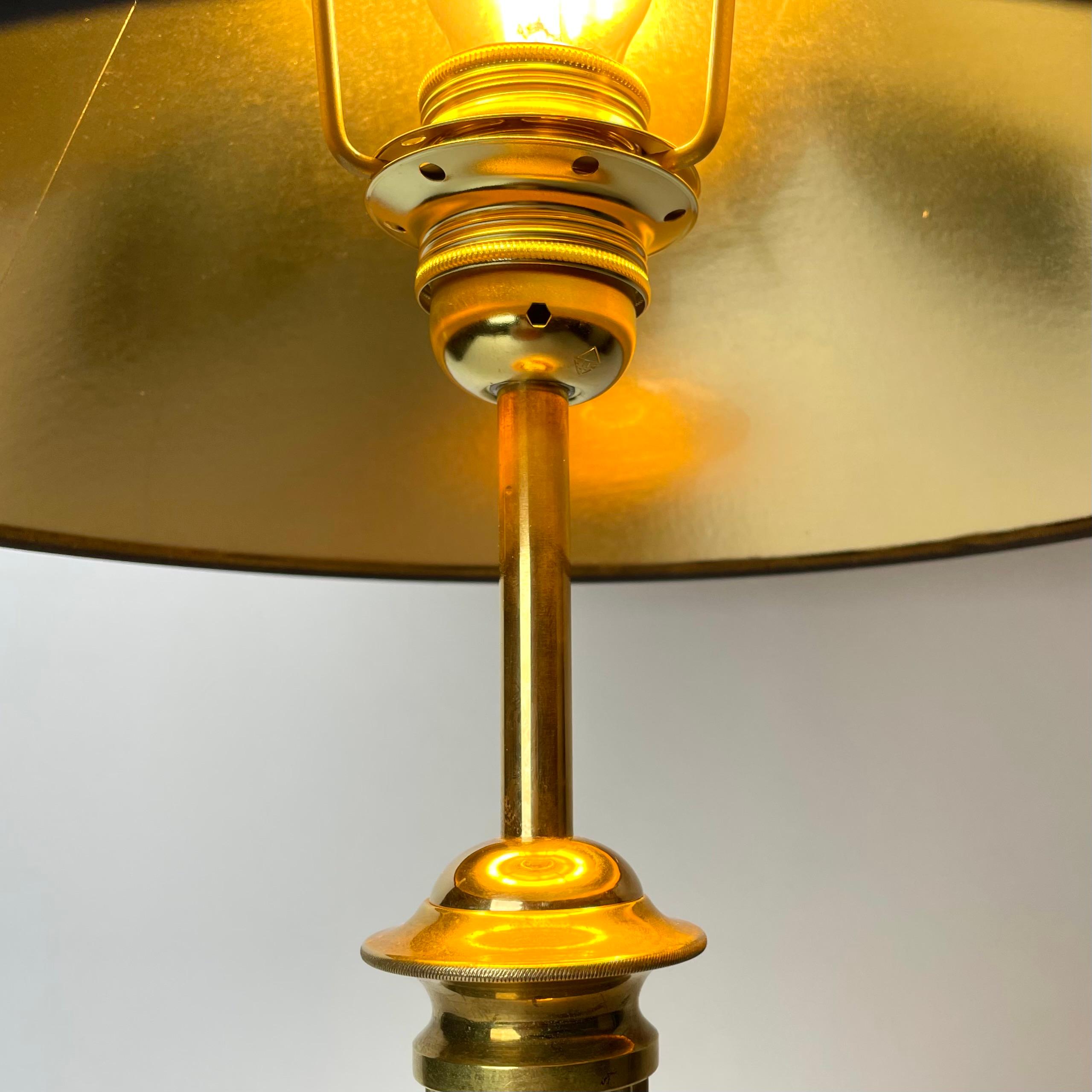 Sophisticated Brass Table Lamp with Classic column, late 19th Century For Sale 4
