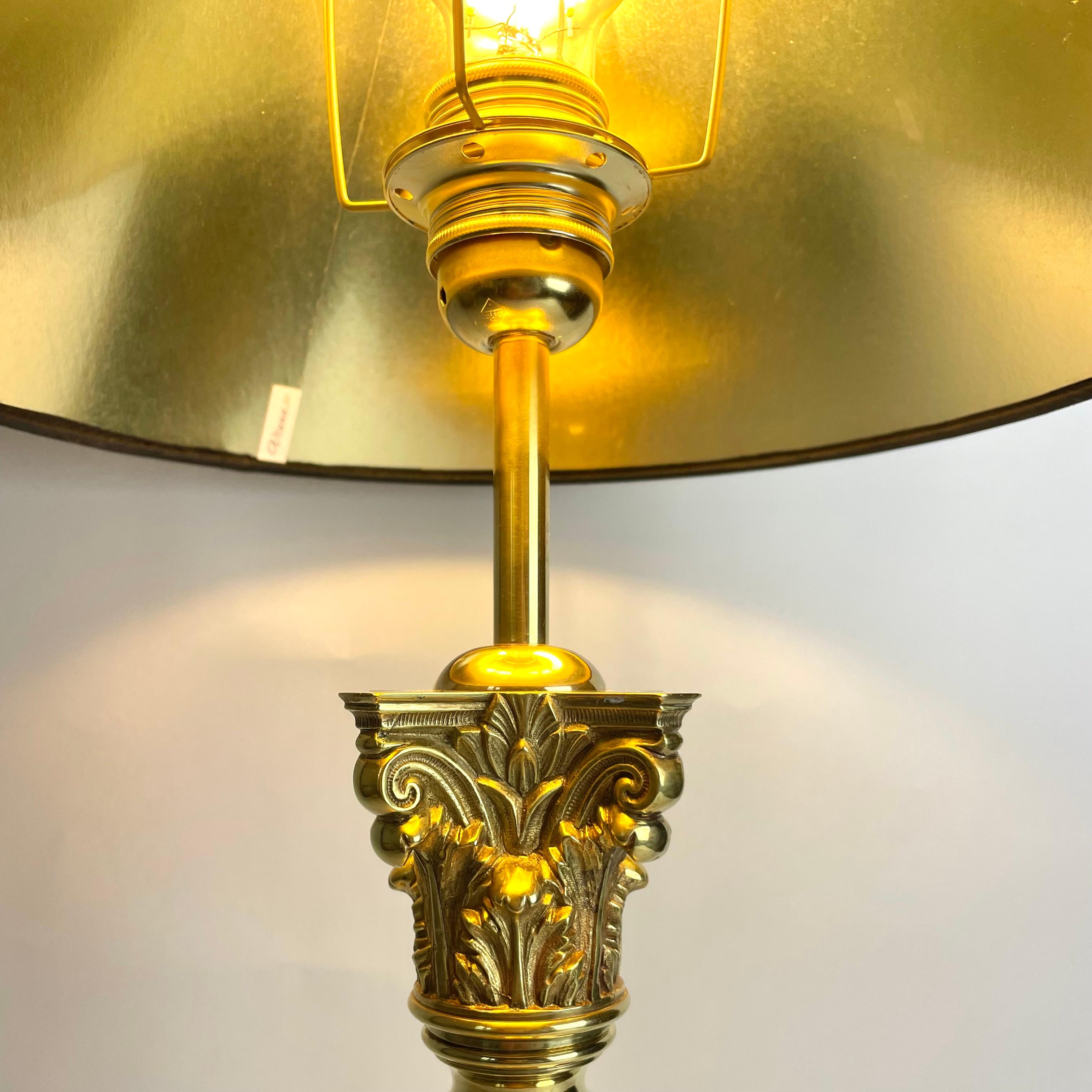 Sophisticated Brass Table Lamp with Classic column, late 19th Century For Sale 5