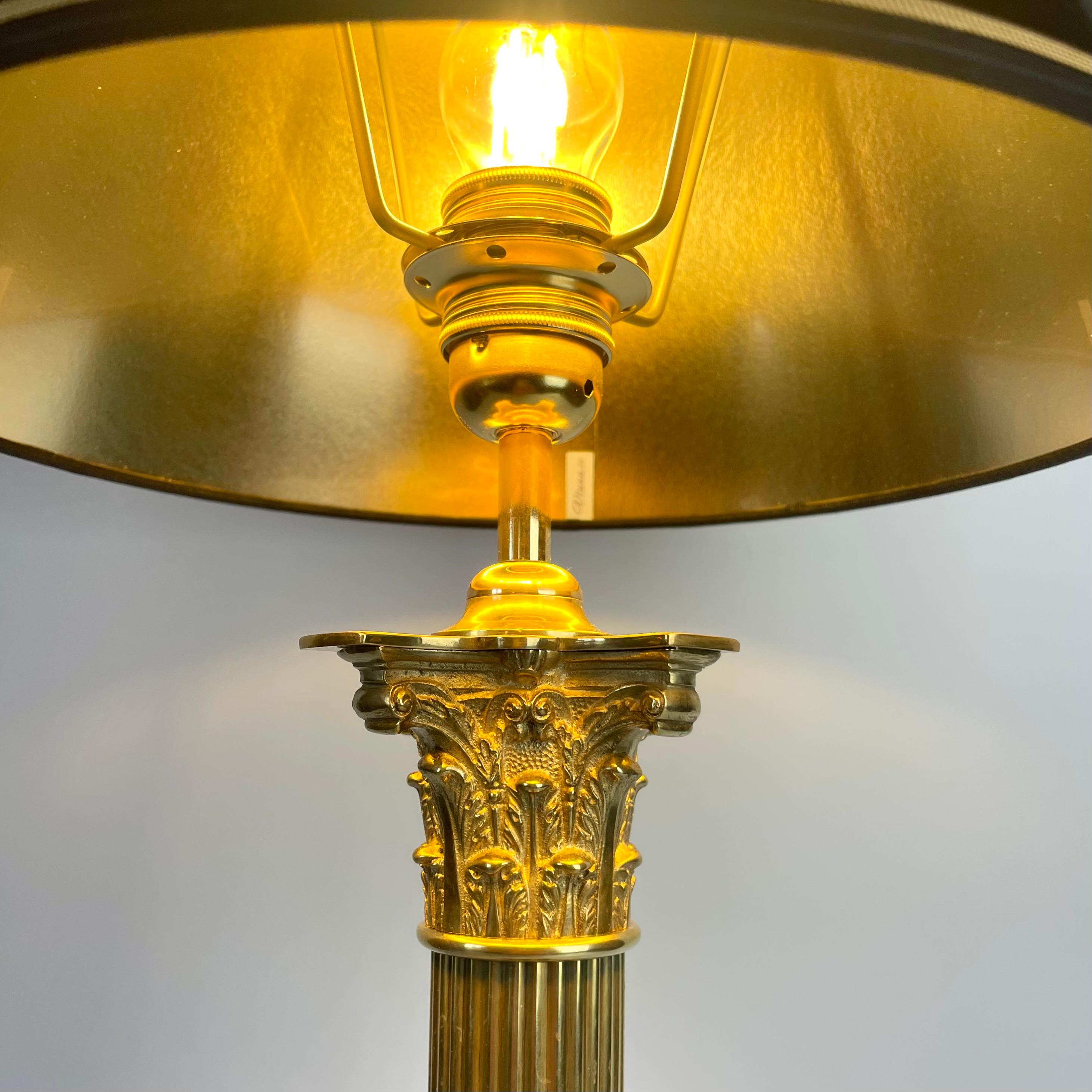 Sophisticated Brass Table Lamp with Classic column, late 19th Century For Sale 5