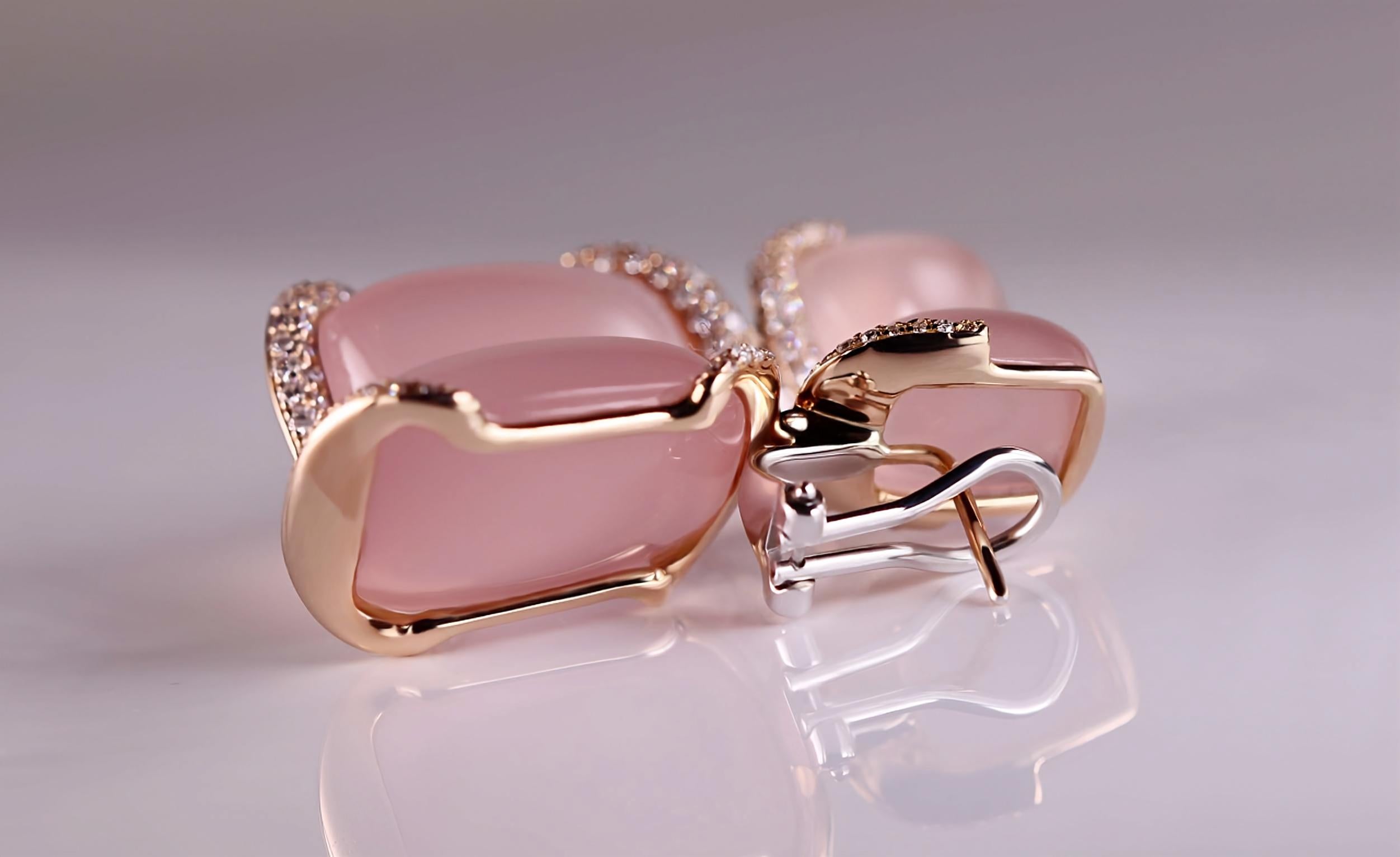 Contemporary Sophisticated Charm: 18kt Rose Gold Earrings with Pink Quartz and Diamonds For Sale