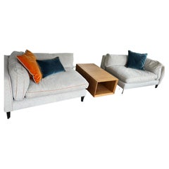 Sofisticato divano personalizzato Montauk Sofa Co. Sezionale due pezzi di Harris