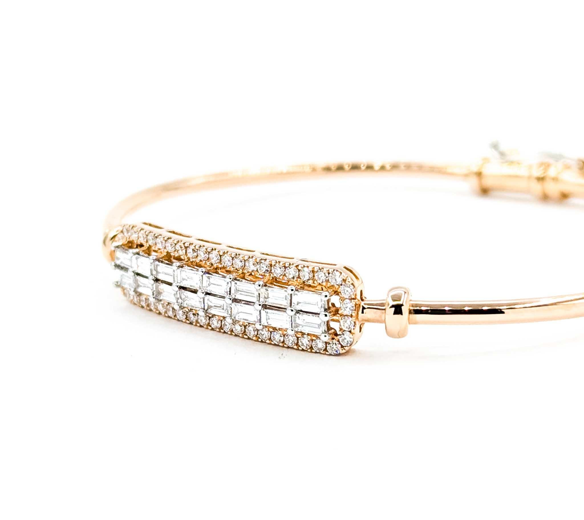 Taille baguette Bracelet sophistiqué en or rose 18k avec diamants en vente