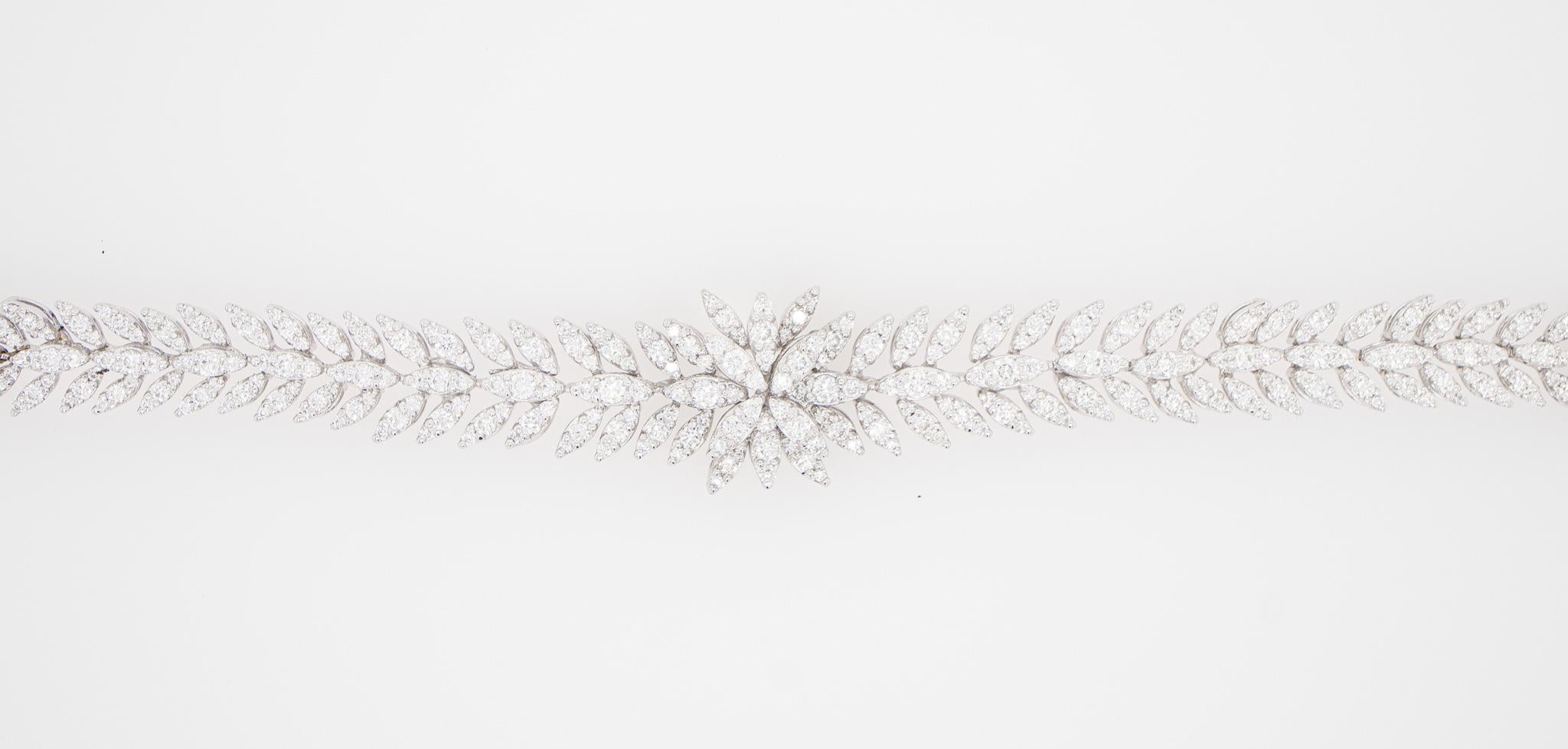 Contemporary Sophisticated Diamond Bracelet 5.29 Carats Total 18K White Gold