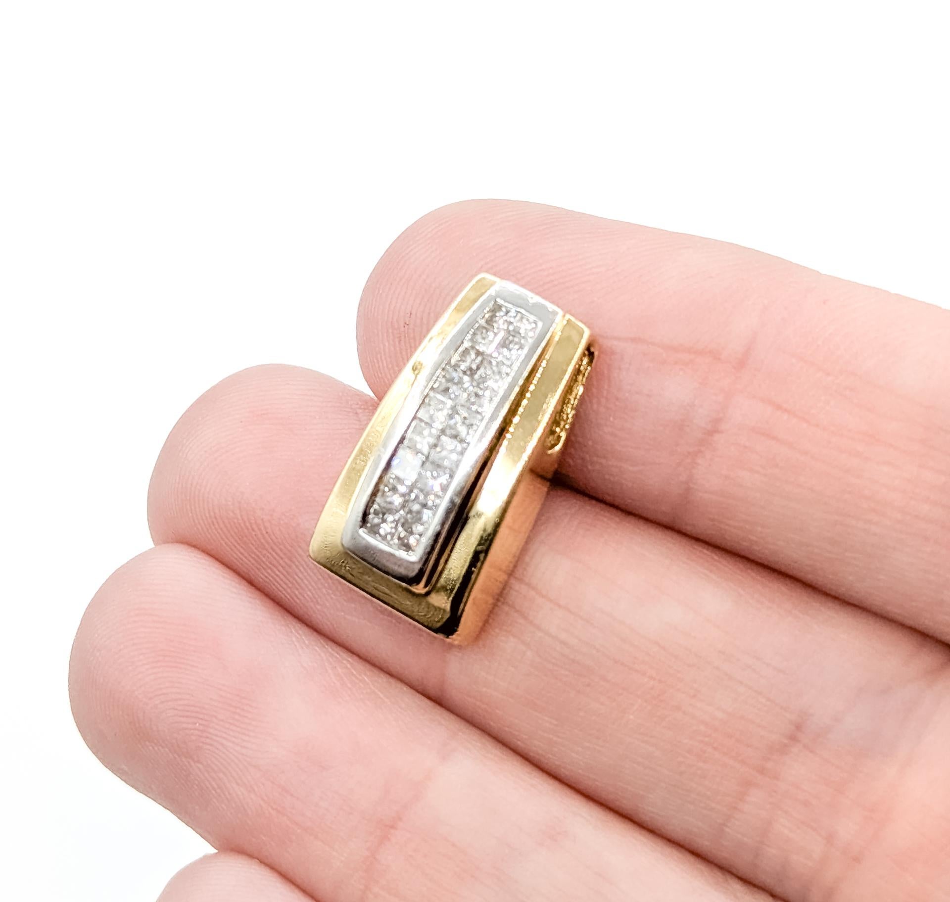 Taglio princess Sofisticato ciondolo con diamante in 14 carati in vendita