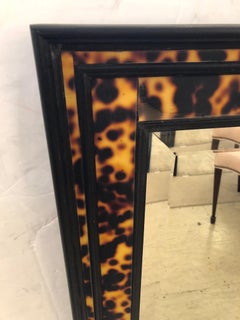 Sofisticado Espejo Rectangular Biselado de Madera Ebonizada e Imitación Tortuga