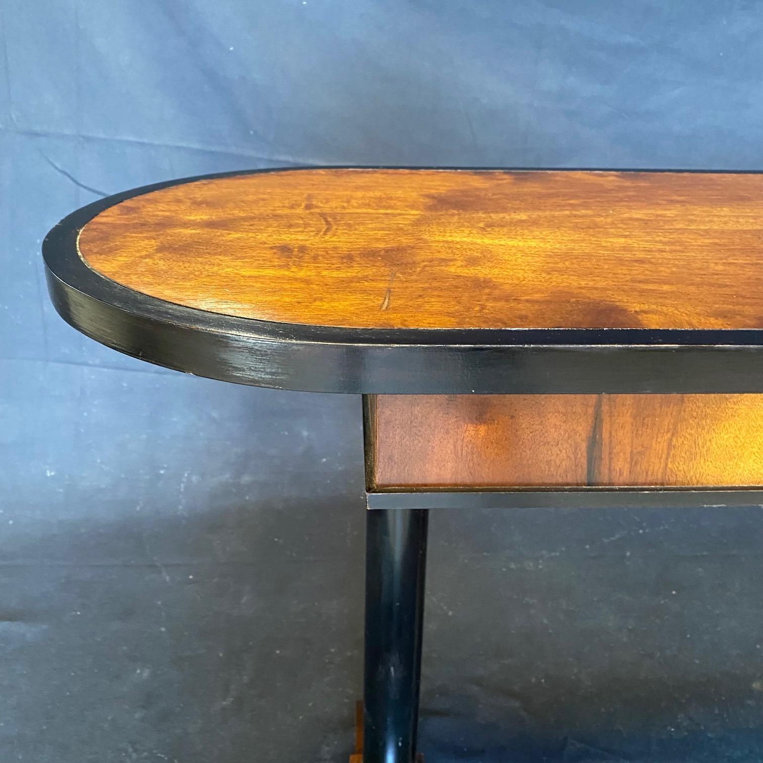   Console ou table de canapé sophistiquée de style néoclassique français avec incrustation en ébène en vente 1