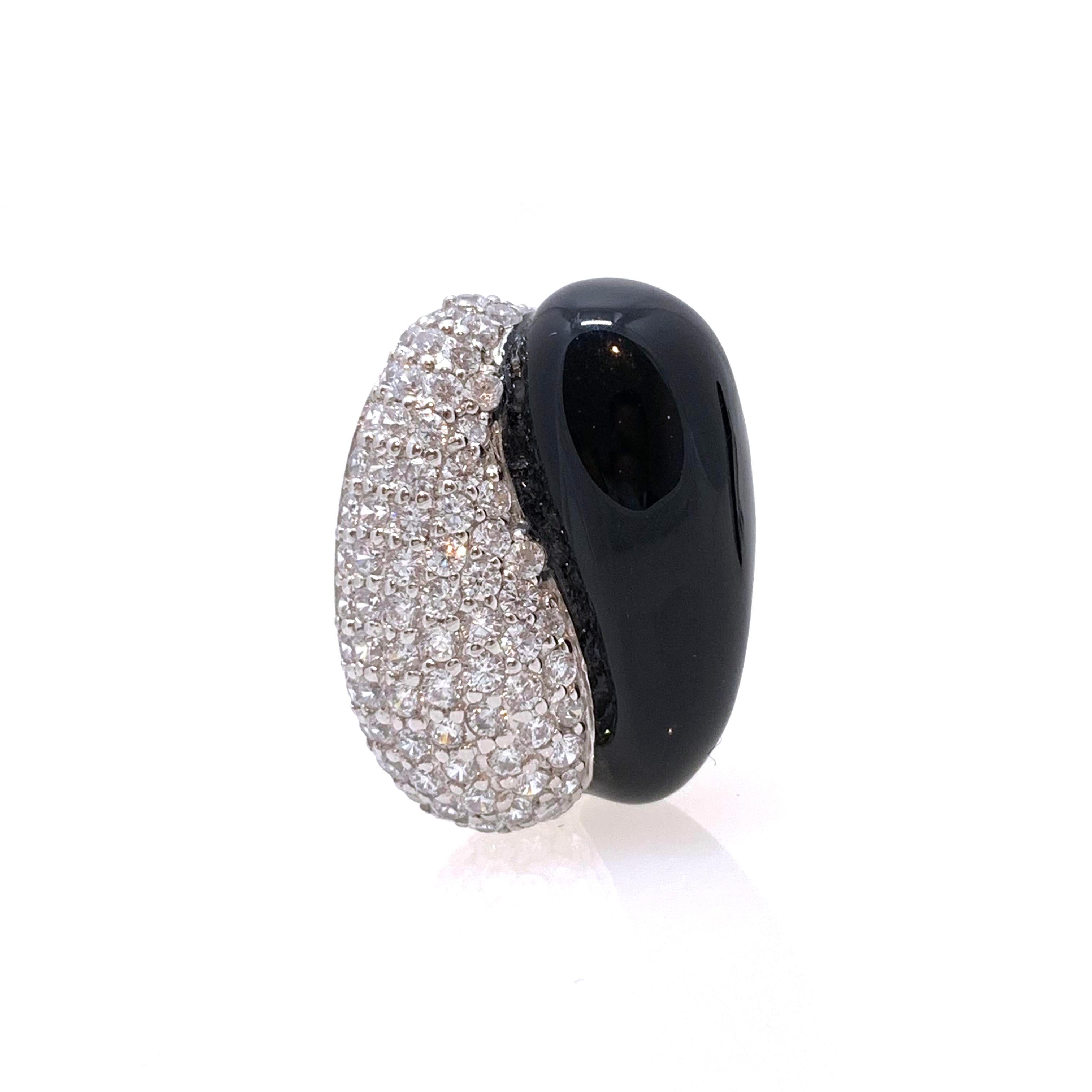 Stunning Half Black Enamel Half Pave Simulated Diamond Clip-on Earrings

These classic and sophisticate-style earrings feature over 160pcs of round simulated diamond cz handset in platinum rhodium plated sterling silver and layered over with