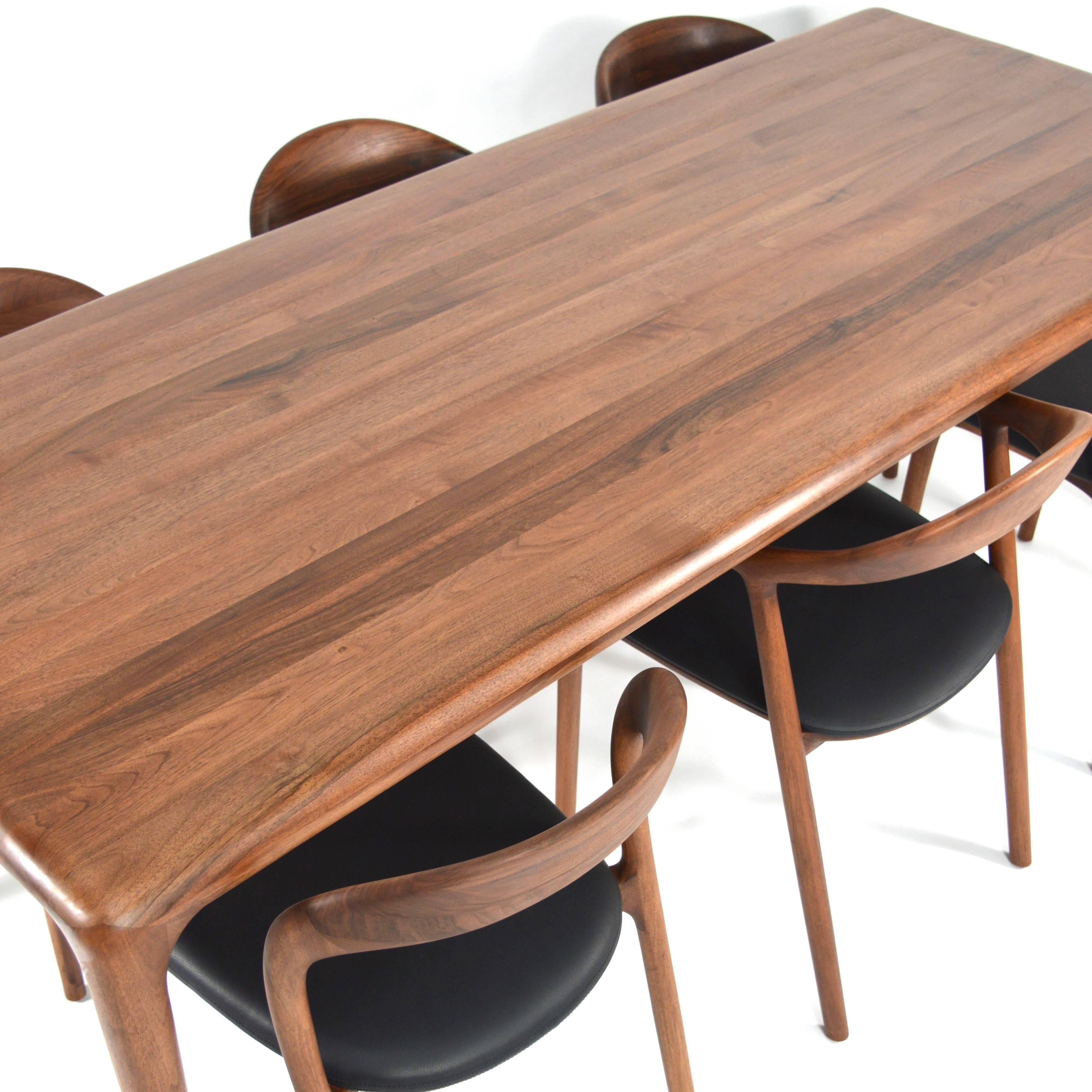 Ensemble de salle à manger sophistiqué, fabriqué à la main, en noyer massif et cuir 4