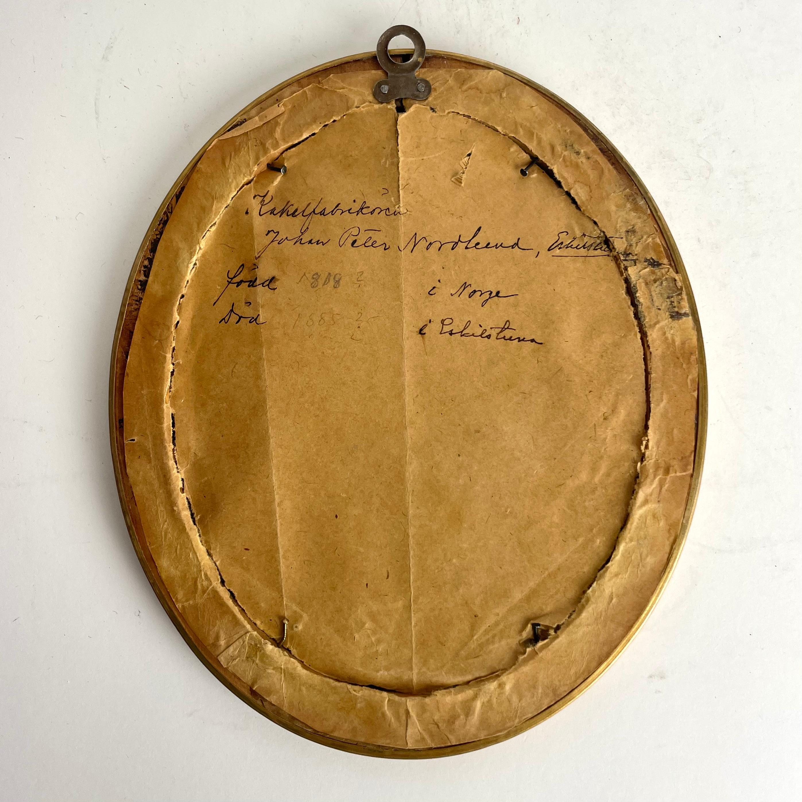 Brass Sophisticated late 19th gilt and matte brass wall Photo Frame For Sale