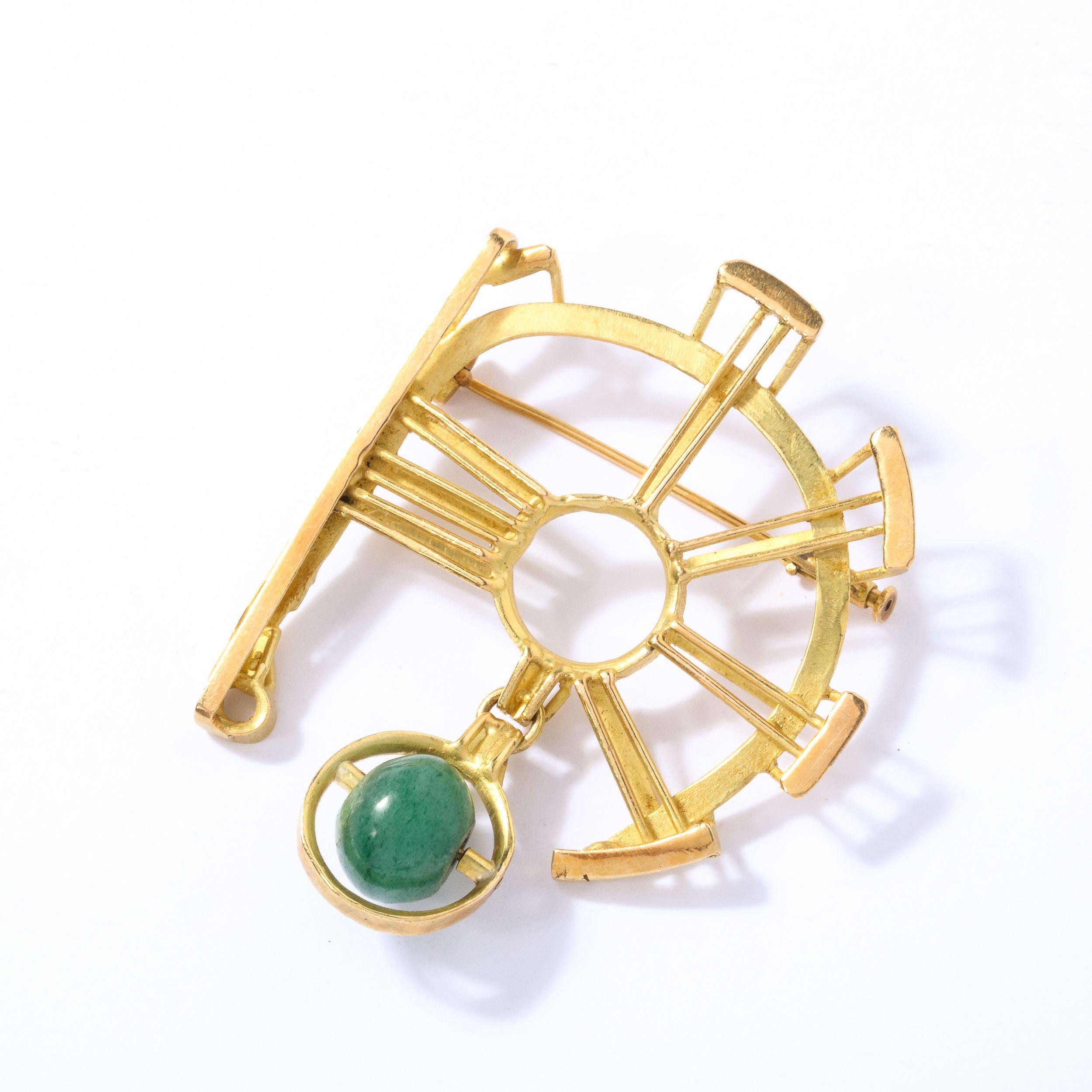 Sophisticated Mid-Century Modernist Serpentine Jade Gold Brooch In Excellent Condition For Sale In New York, NY