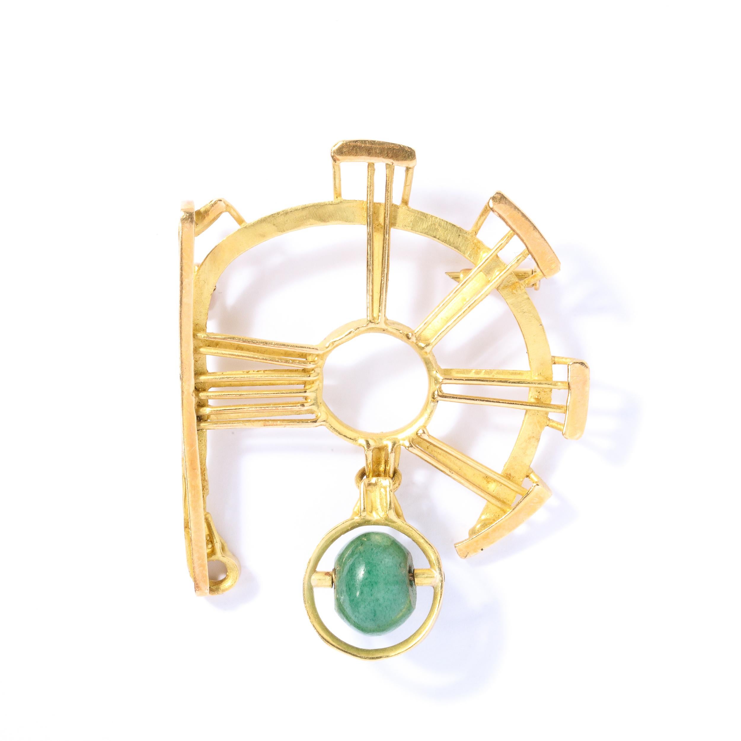 Sophisticated Mid-Century Modernist Serpentine Jade Gold Brooch For Sale 3