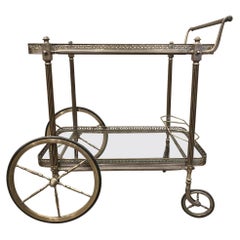 Assiette à boissons sophistiquée française du milieu du siècle dernier en nickel sur laiton pour chariot