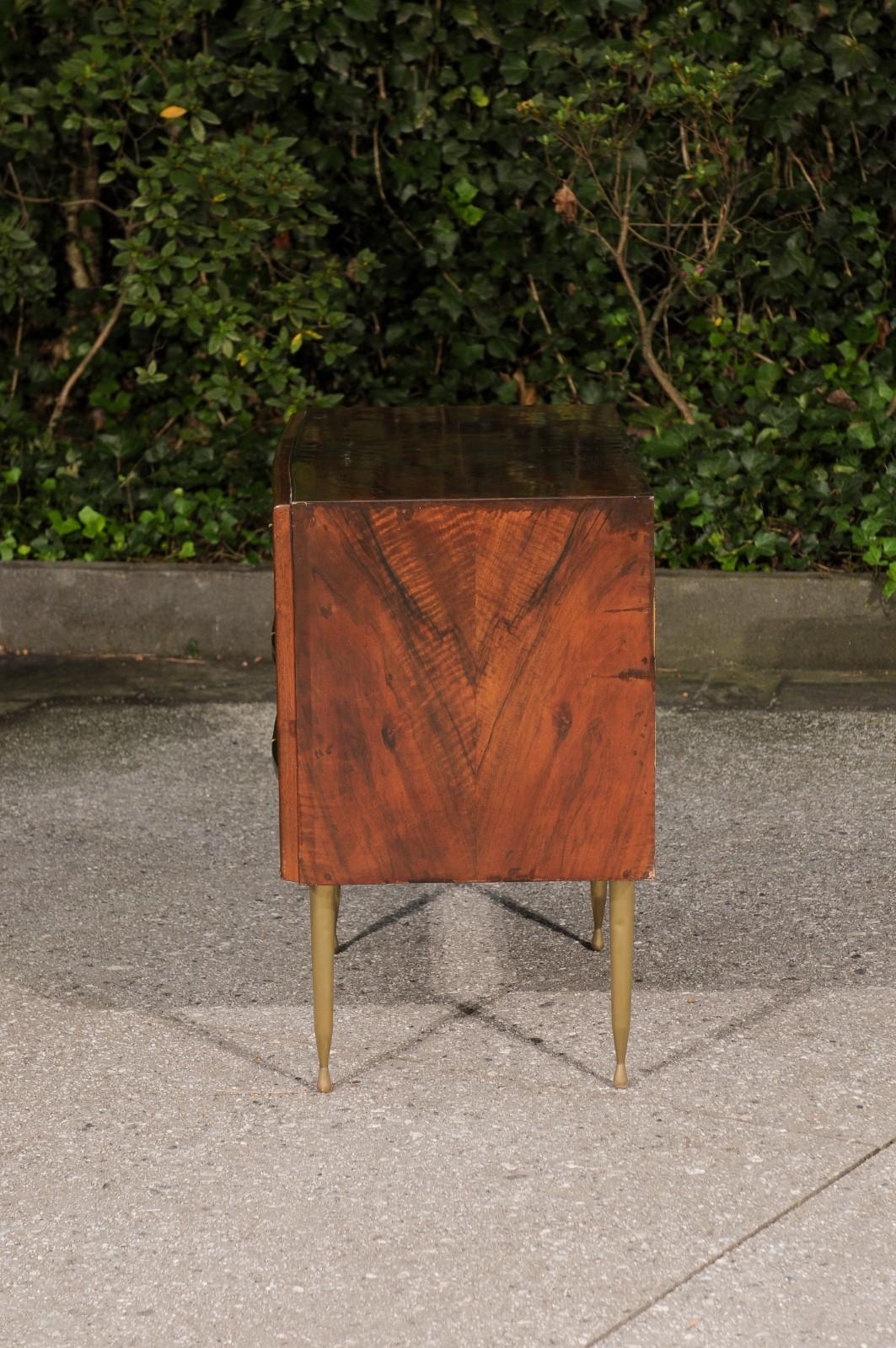 Sophisticated Modern Bookmatch Walnut and Brass Commode, Italy, circa 1950 For Sale 10