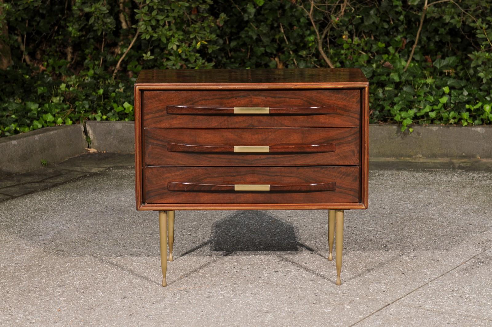 Sophisticated Modern Bookmatch Walnut and Brass Commode, Italy, circa 1950 For Sale 12