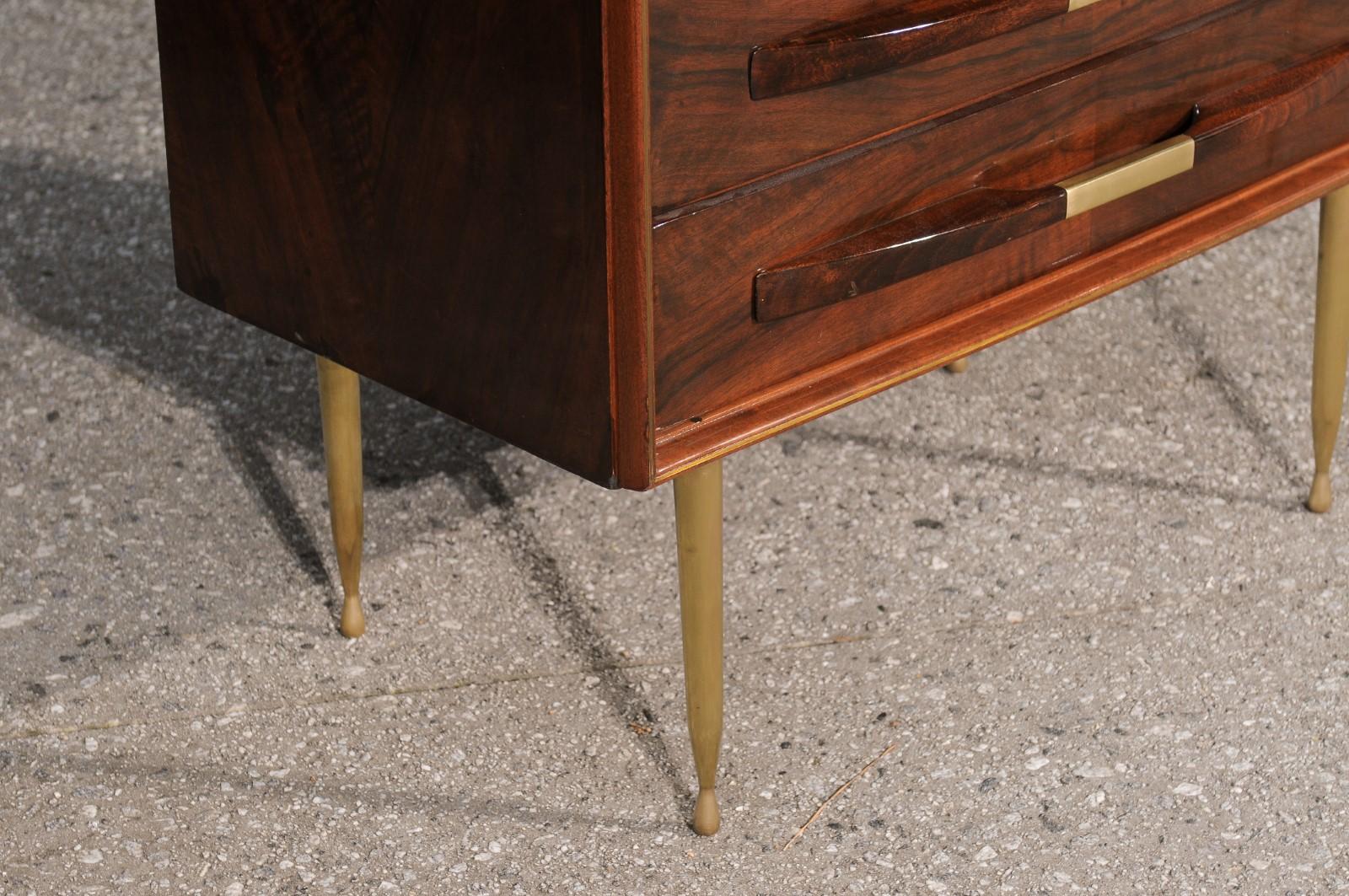 Sophisticated Modern Bookmatch Walnut and Brass Commode, Italy, circa 1950 For Sale 13
