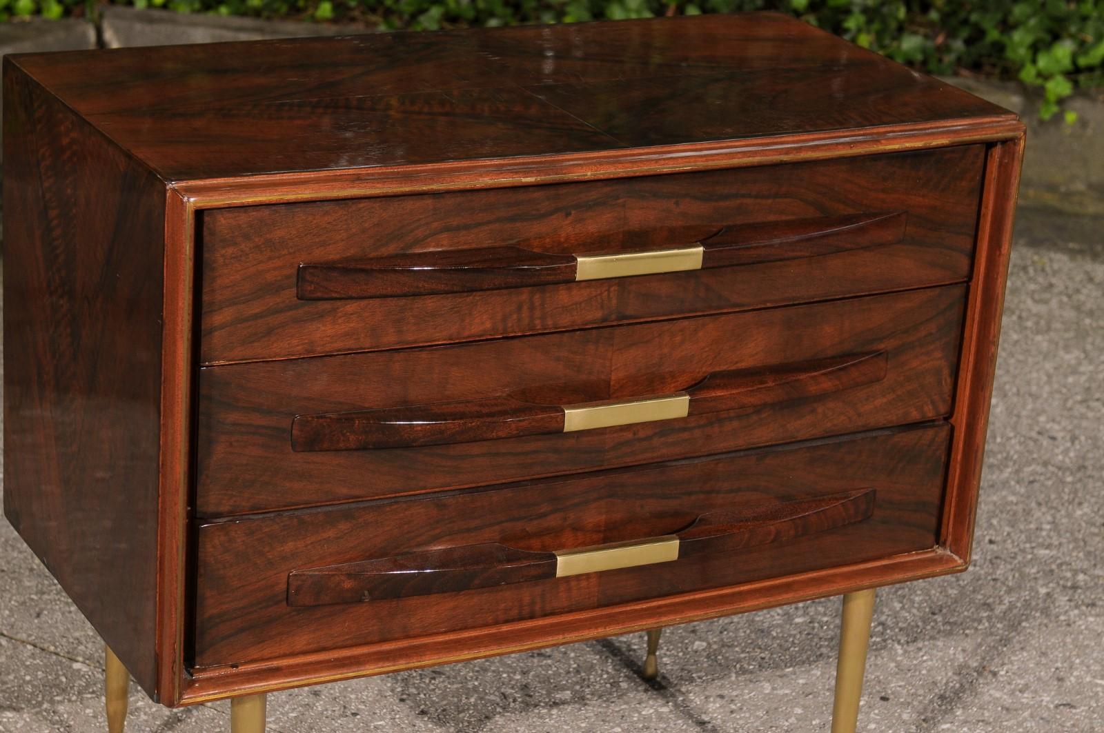 Mid-20th Century Sophisticated Modern Bookmatch Walnut and Brass Commode, Italy, circa 1950 For Sale