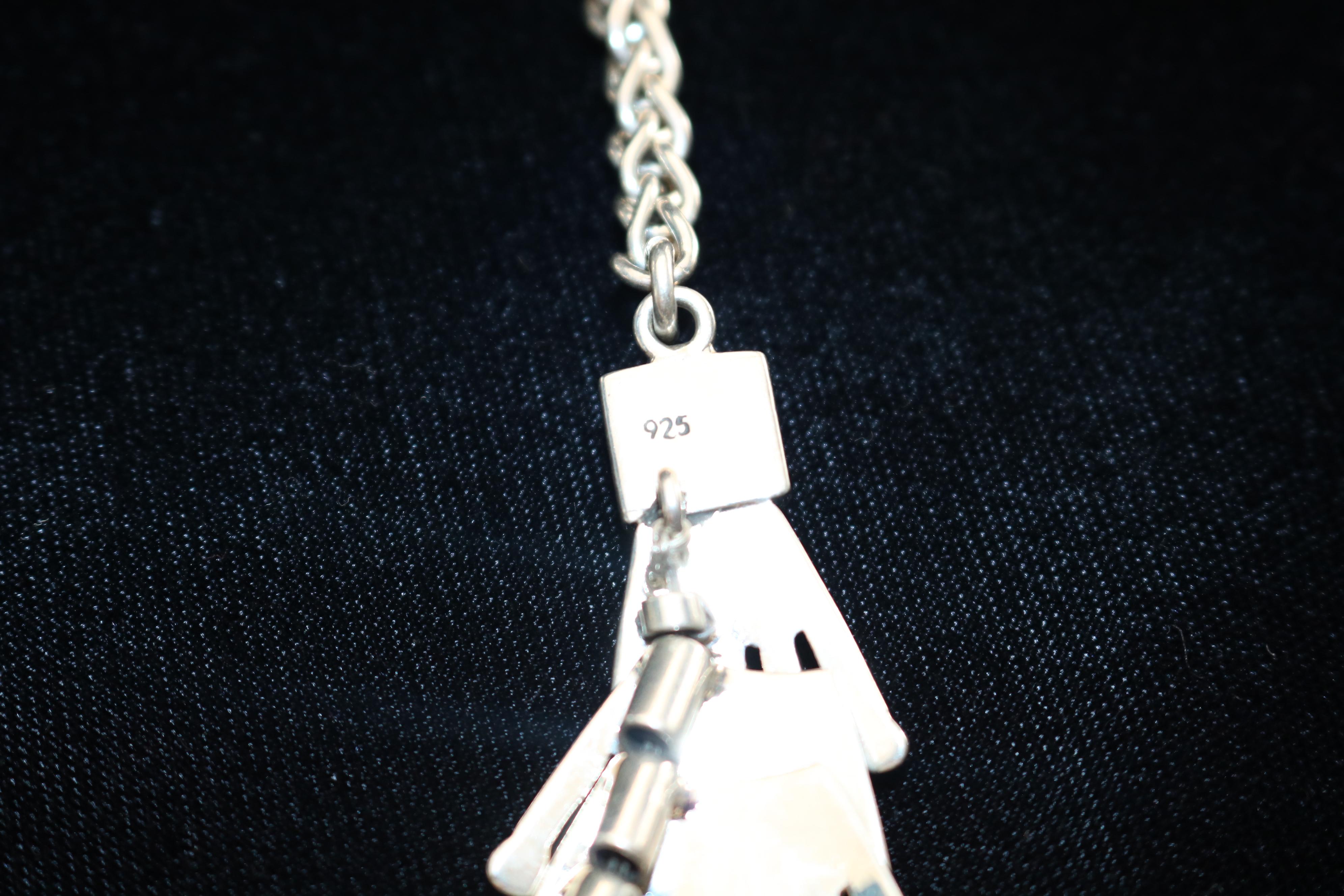 Wunderschön handgefertigte 925er Sterling Silber Halskette. Dieses Stück ist für eine Person, die bereit ist, die Schönheit und Einzigartigkeit des Stücks zu umarmen. 
 Diese 170g  Die Halskette aus Sterlingsilber ist ein einzigartiges Stück.       