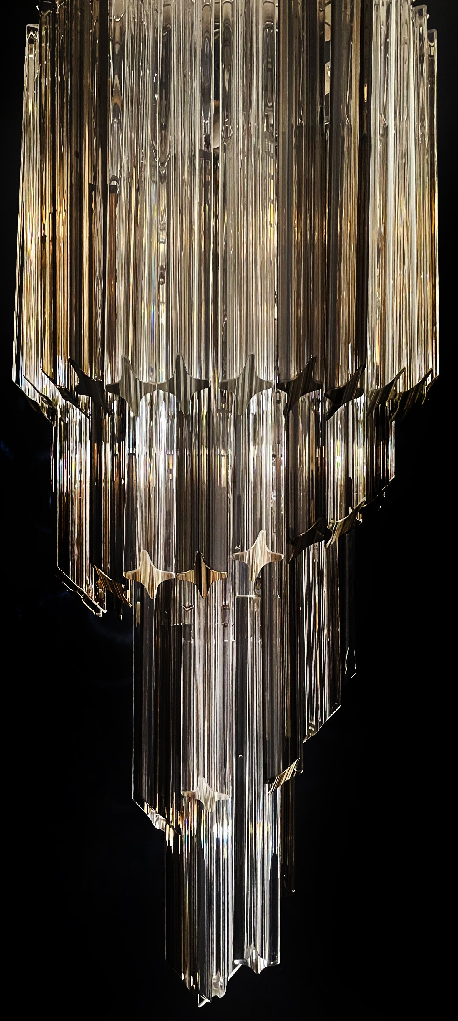 Raffinierter Murano-Kronleuchter - 54 Quadriedri-Prismen transparent und geräuchert im Angebot 8