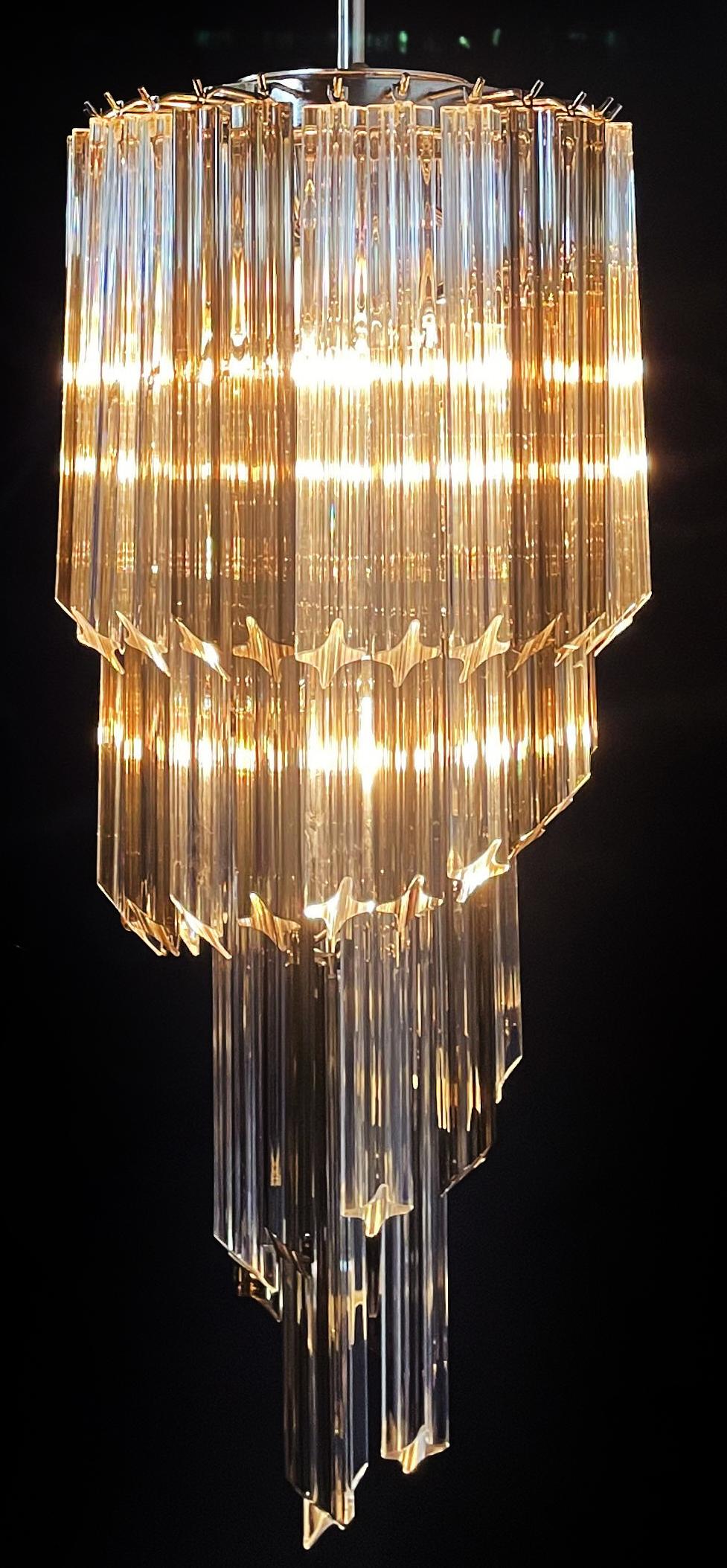 Raffinierter Murano-Kronleuchter - 54 Quadriedri-Prismen transparent und geräuchert (Glaskunst) im Angebot