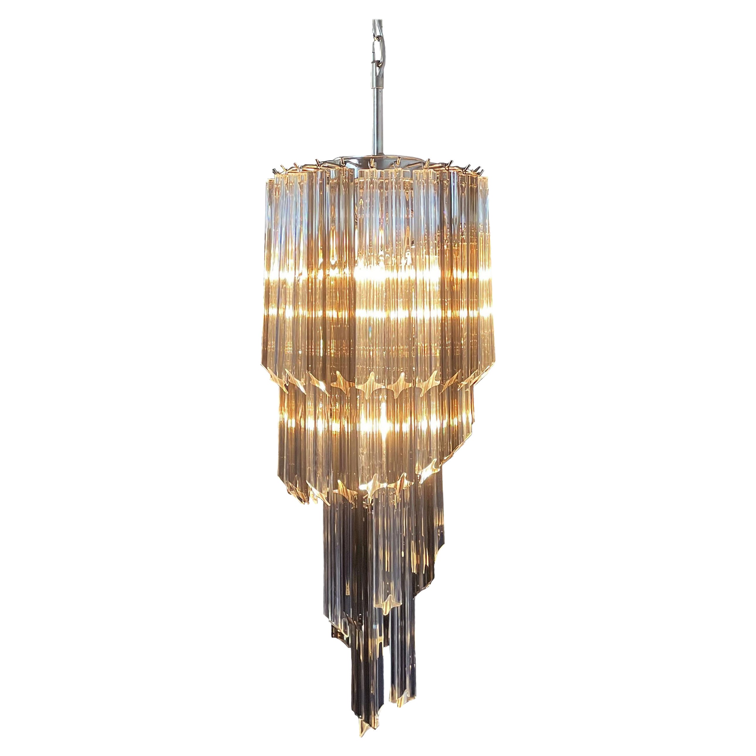 Sofisticato lampadario di Murano - 54 prismi quadriedri trasparenti e fumé in vendita