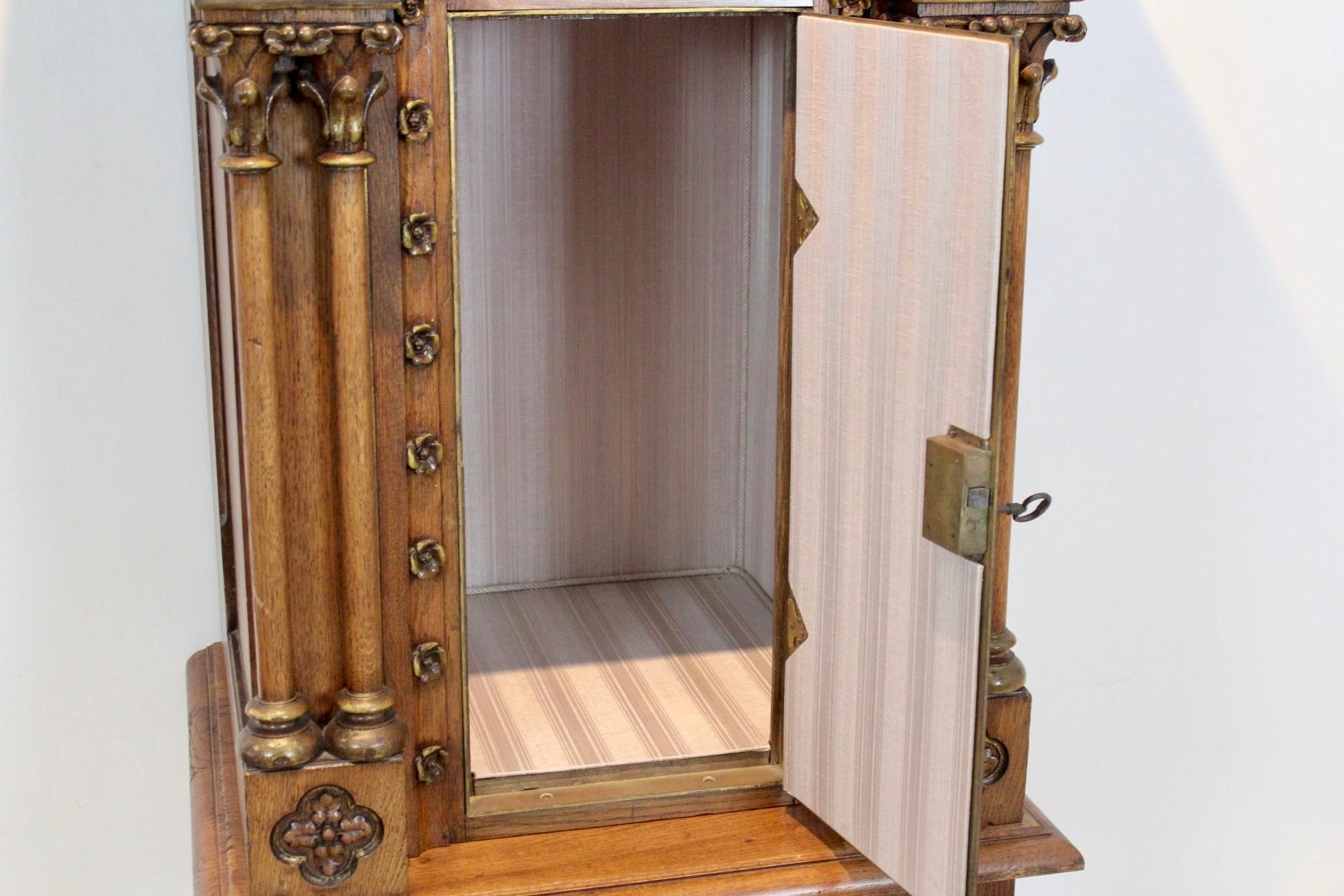 Sophisticated Oak Church Tabernacle Cabinet In Good Condition For Sale In Voorburg, NL