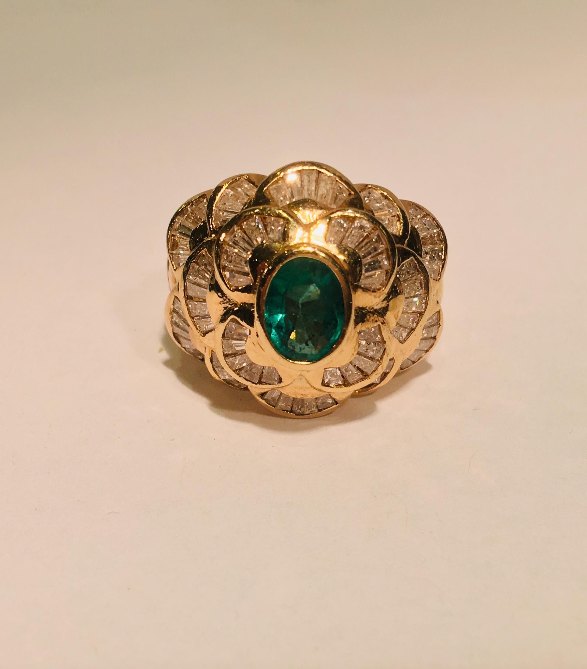 Sophisticated Oval Emerald and 3 Carat Diamonds Yellow Gold Cocktail Dome Ring 5