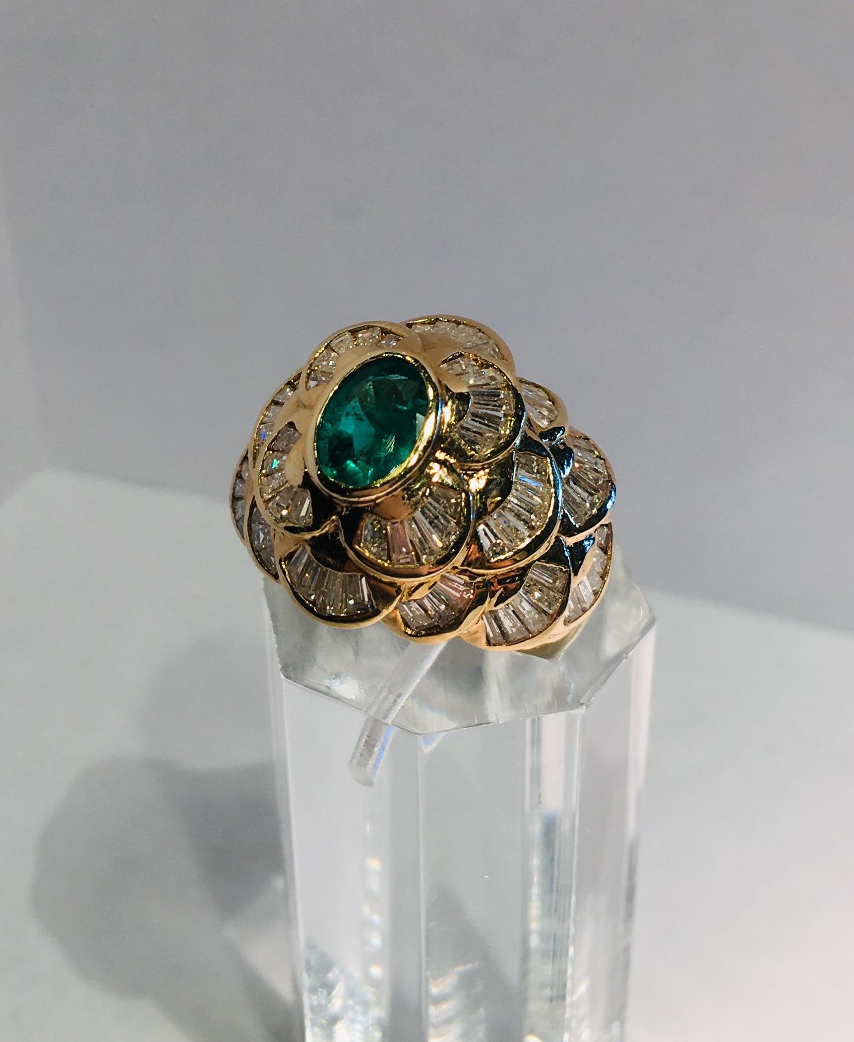 Sophisticated Oval Emerald and 3 Carat Diamonds Yellow Gold Cocktail Dome Ring 11