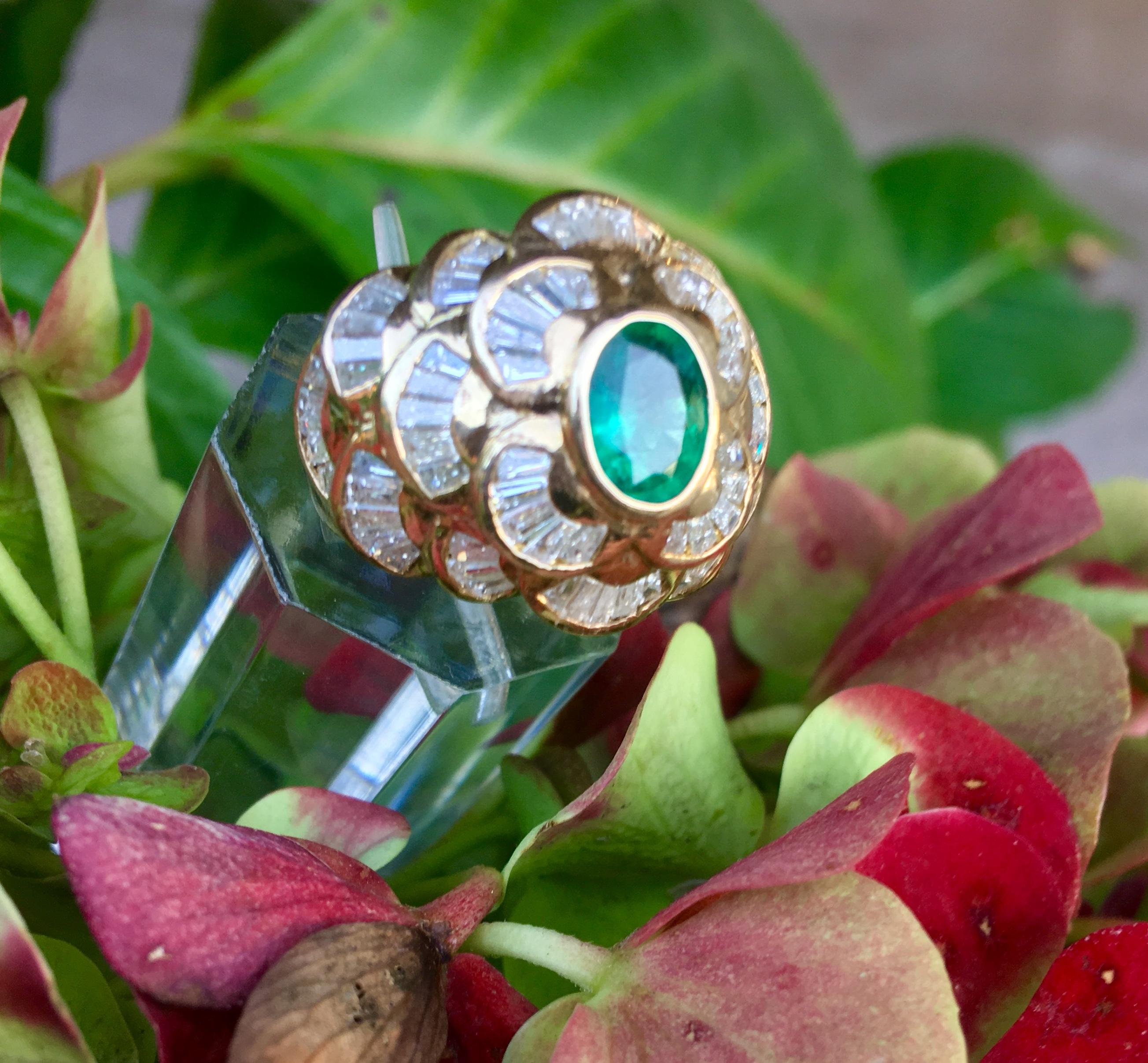 Contemporary Sophisticated Oval Emerald and 3 Carat Diamonds Yellow Gold Cocktail Dome Ring