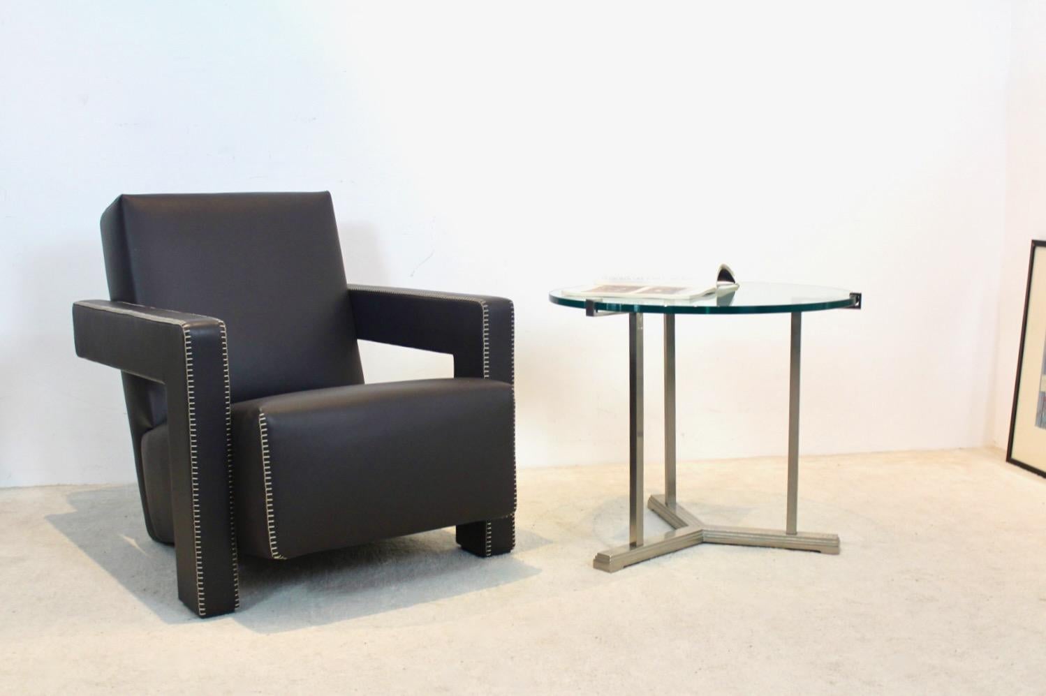Hollywood Regency Table d'appoint ronde sophistiquée Peter Ghyczy en laiton et verre en vente