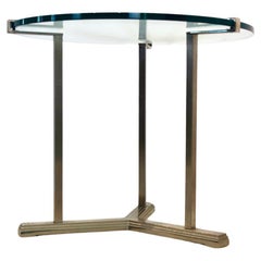 Raffinierter runder Beistelltisch aus Messing und Glas von Peter Ghyczy