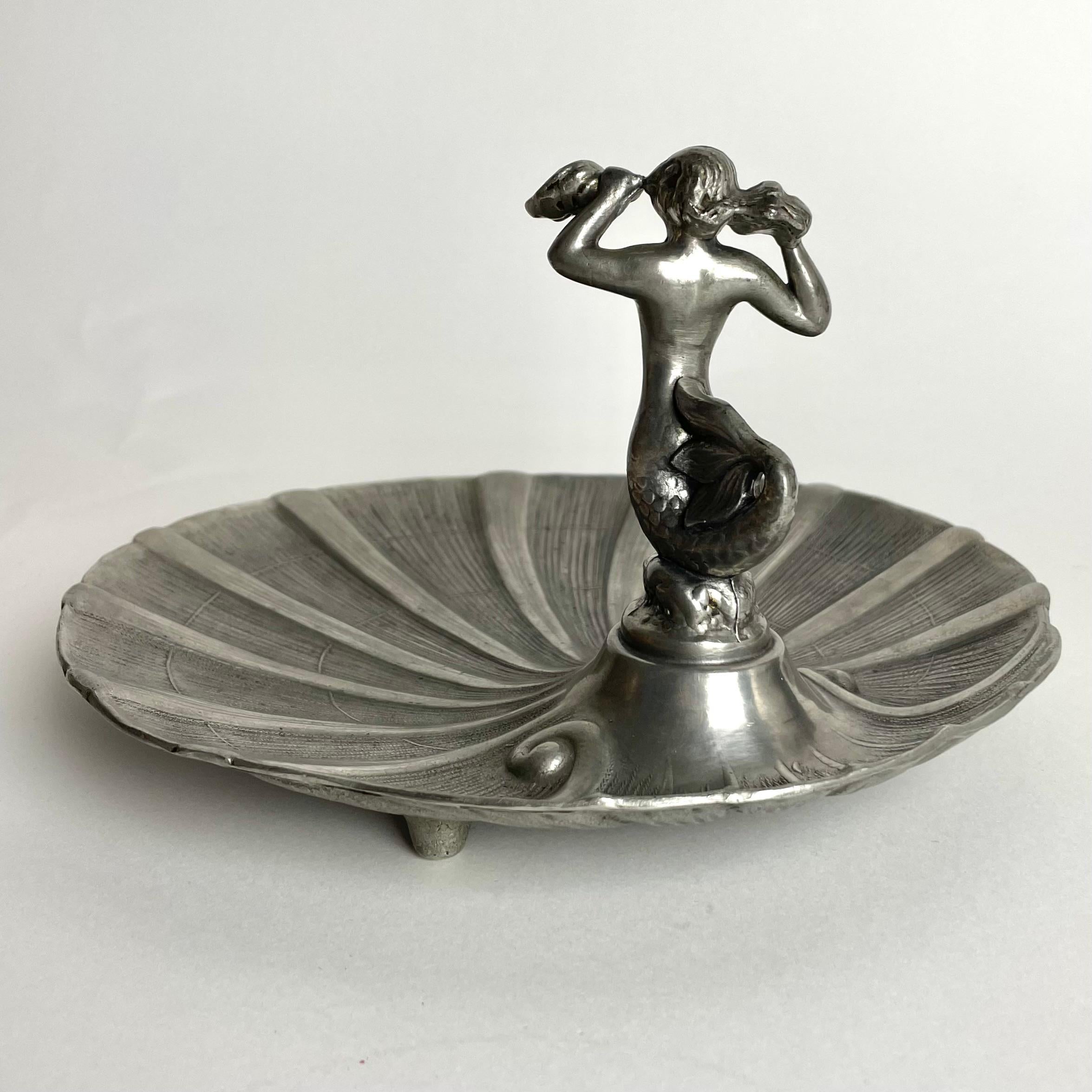 Sophisticated Pewter Serving Dish from GAB. Swedish Grace, from the 1920s For Sale 2