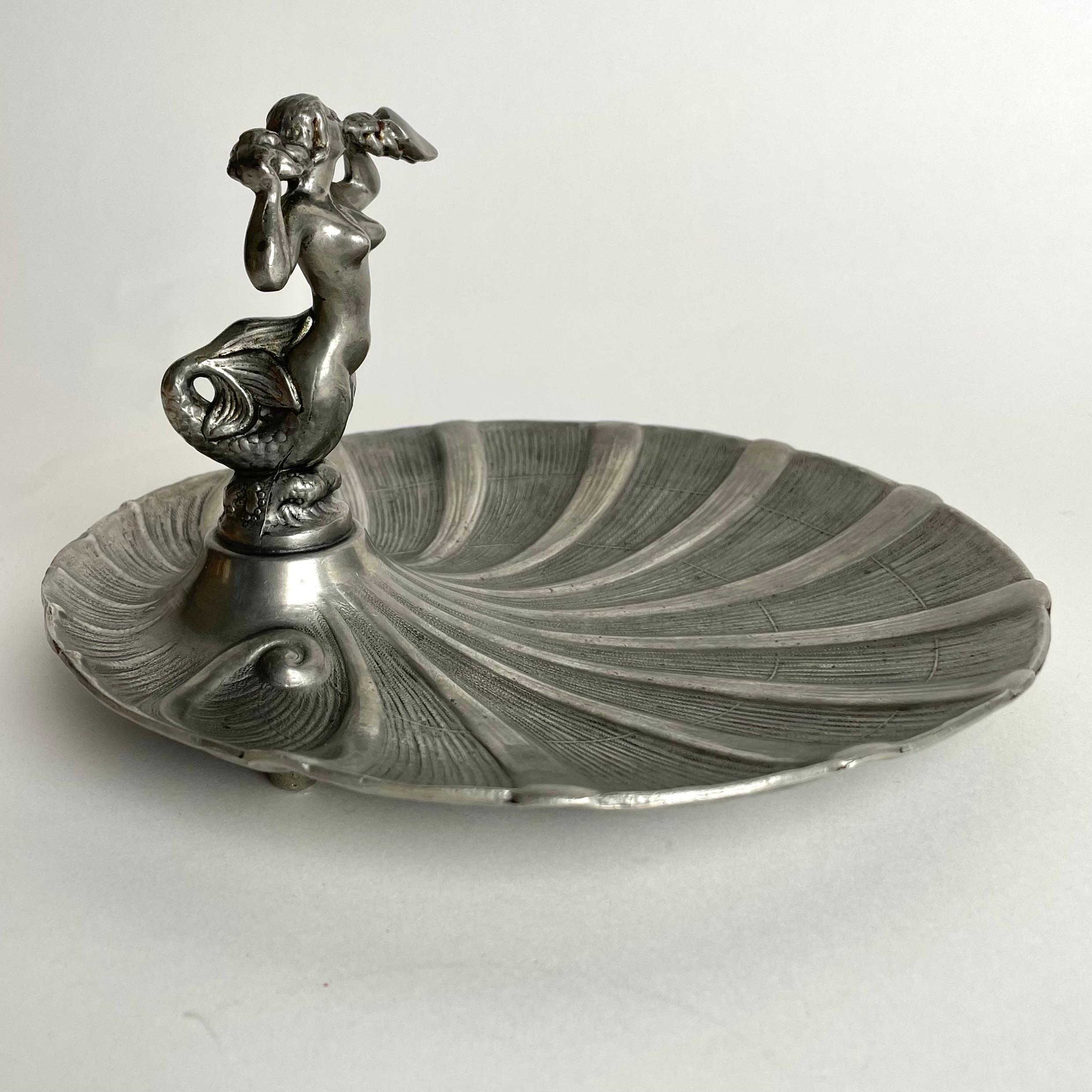 Sophisticated Pewter Serving Dish from GAB. Swedish Grace, from the 1920s For Sale 3