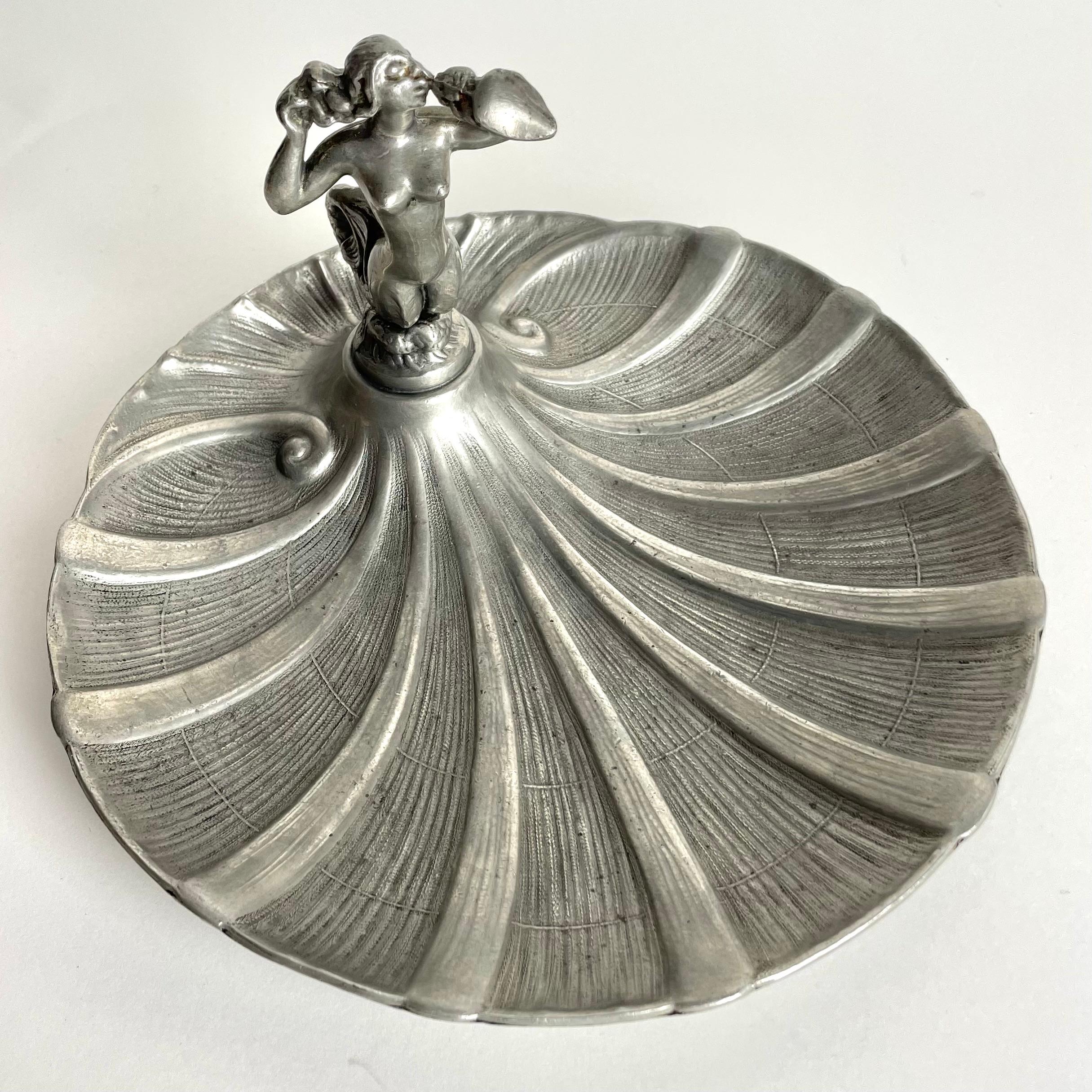 Sophisticated Pewter Serving Dish from GAB. Swedish Grace, from the 1920s For Sale 4