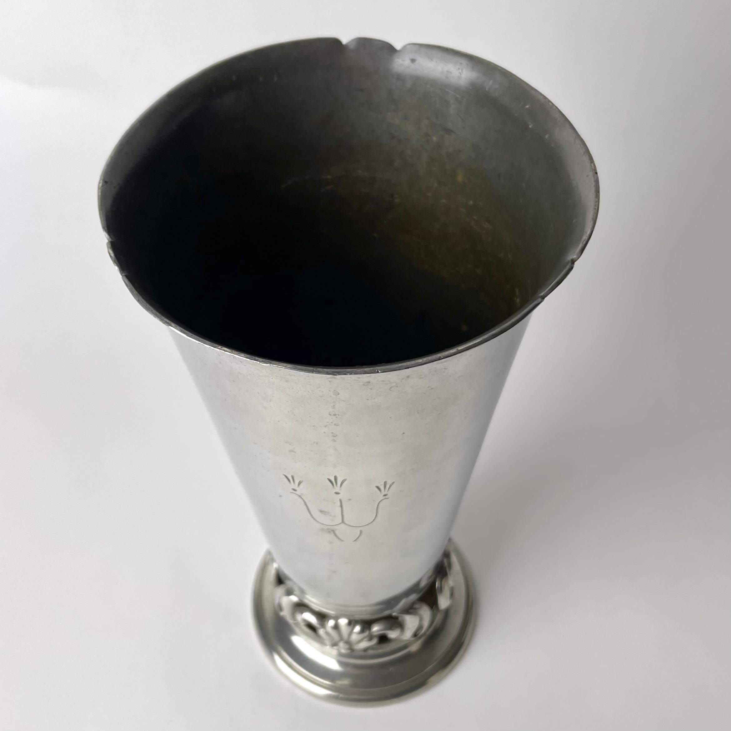 Pewter Sophisticated pewter vase in Swedish Grace dated 1932 For Sale
